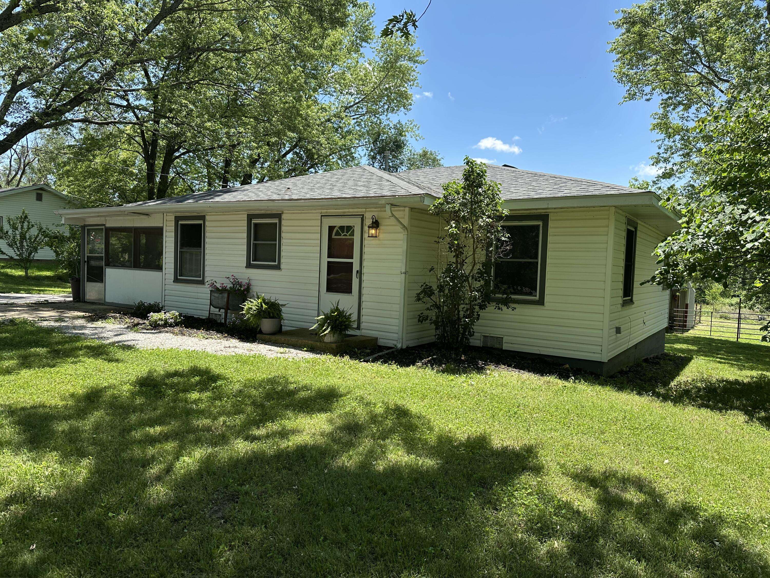 Ava, MO 65608,13726 County Road 5-300