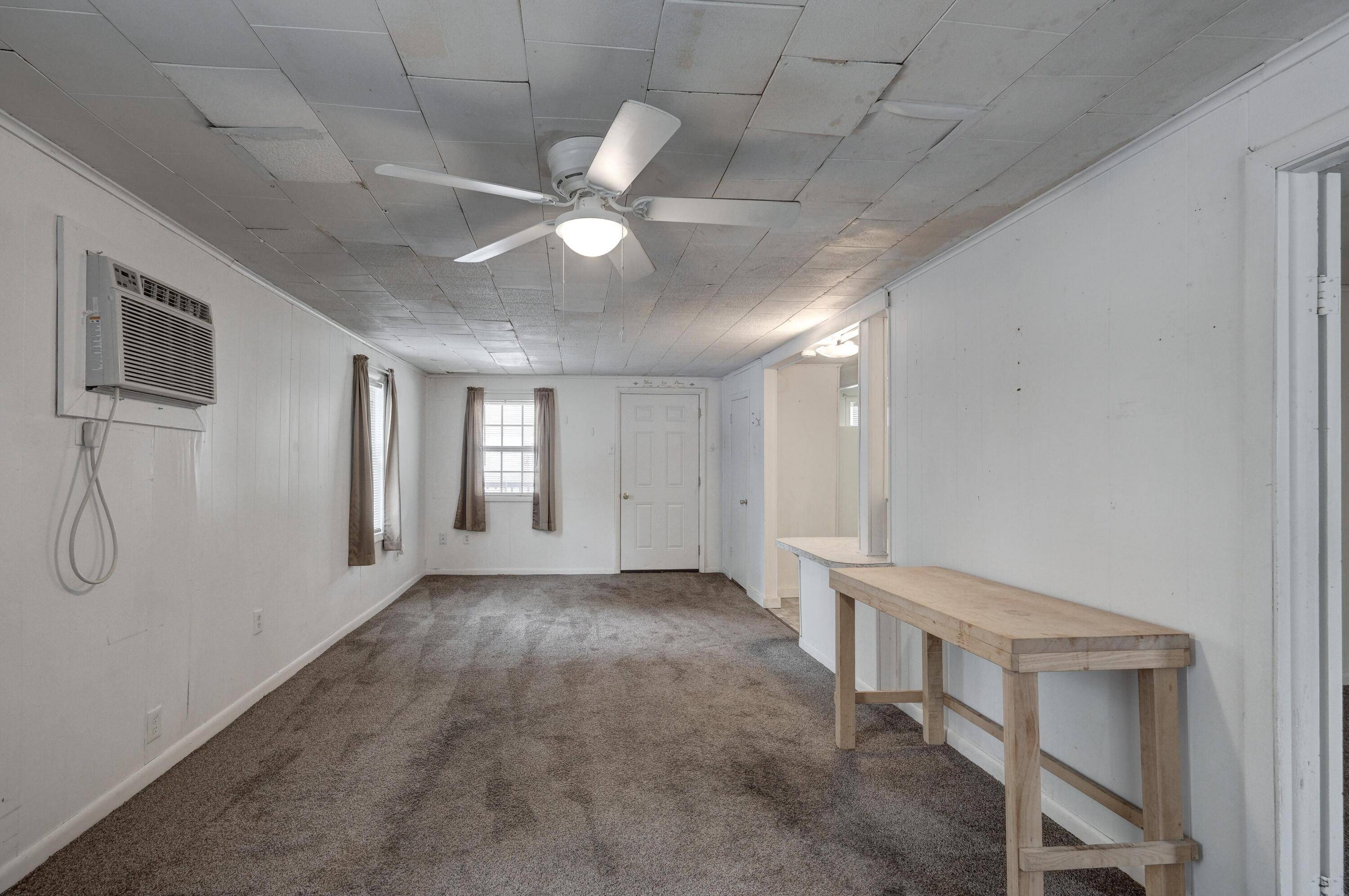 Webb City, MO 64870,1301 W Broadway ST