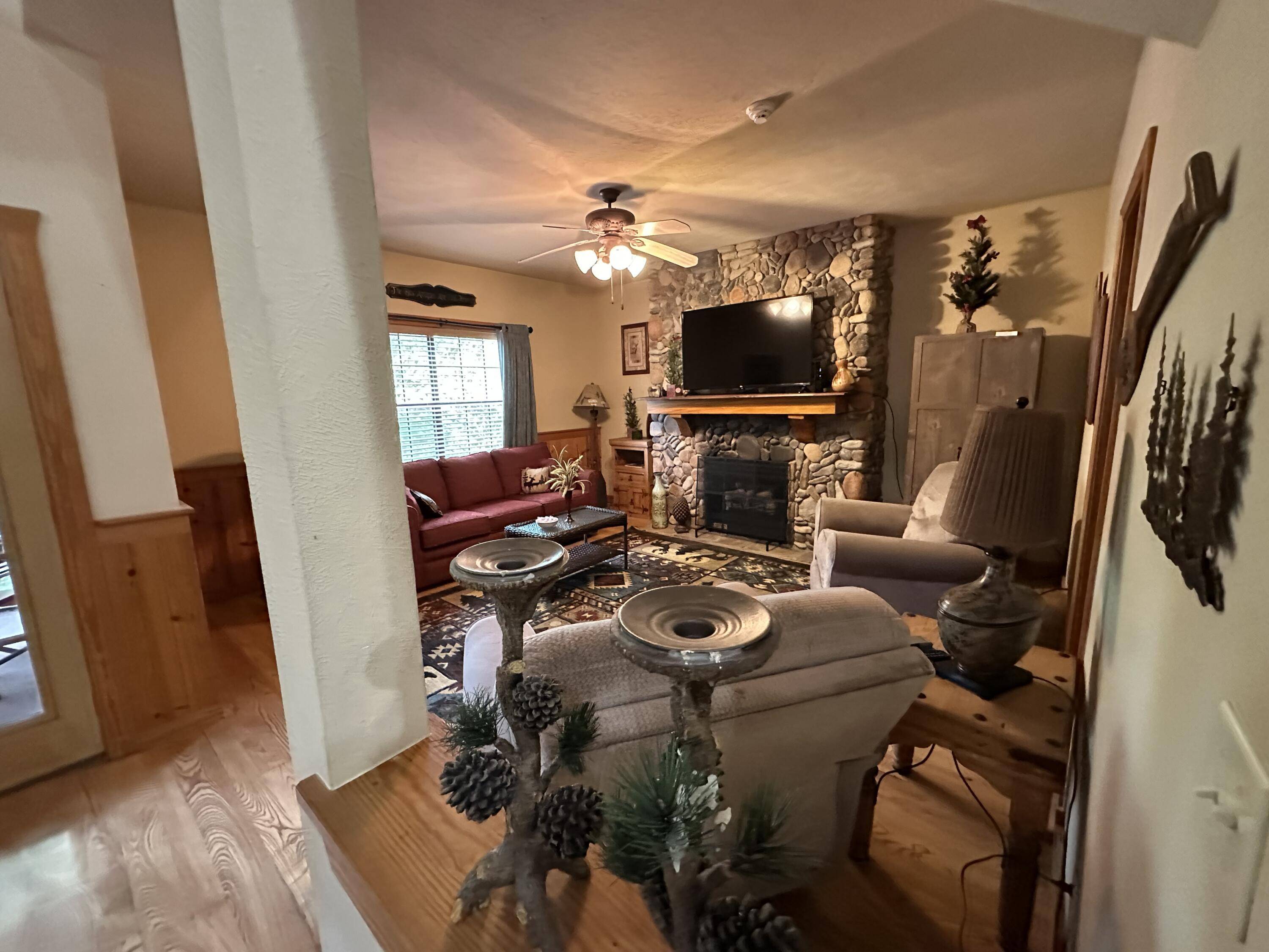 Branson, MO 65616,215 Oakridge RD