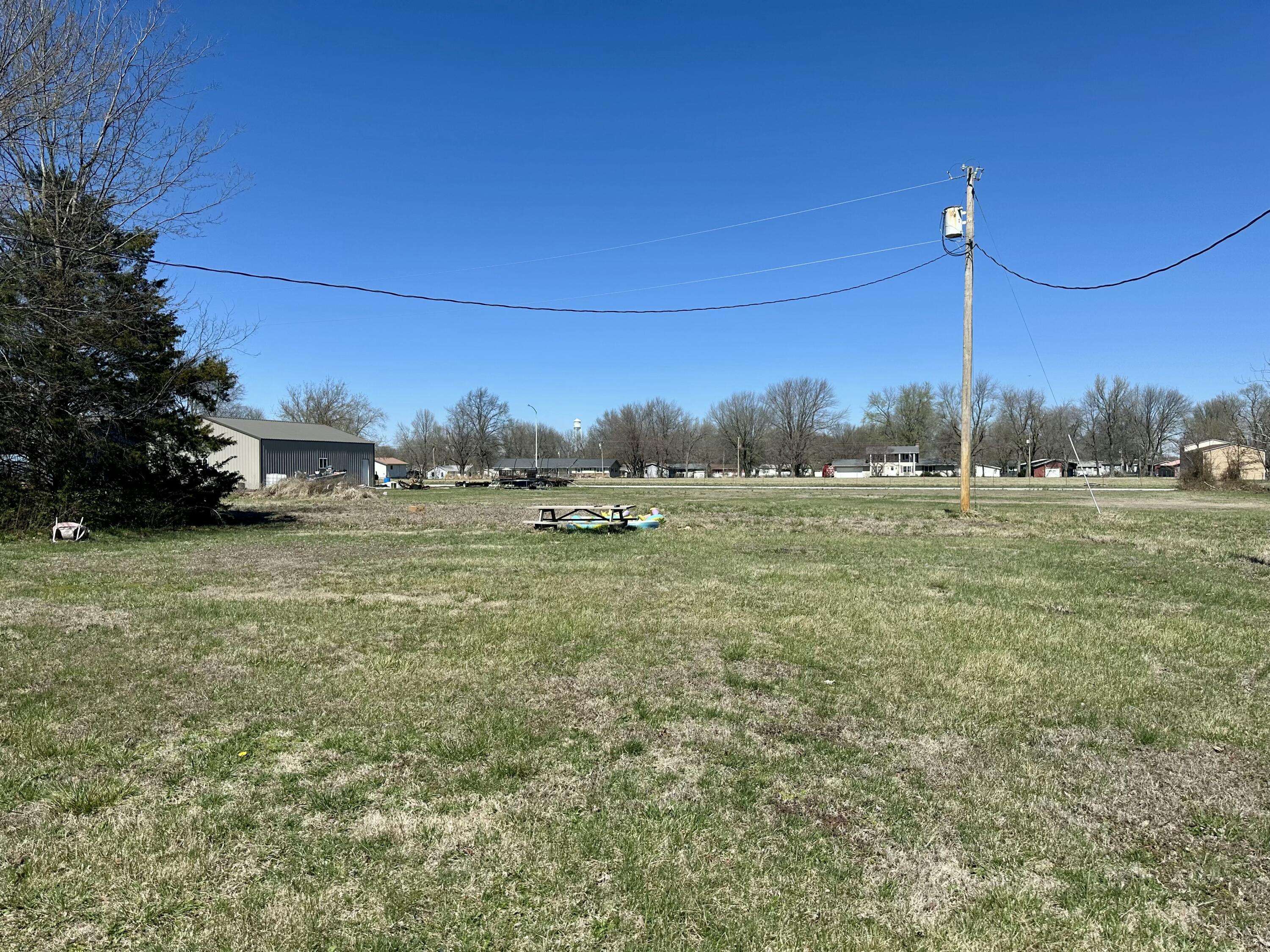 Lockwood, MO 65682,406 E 17th ST