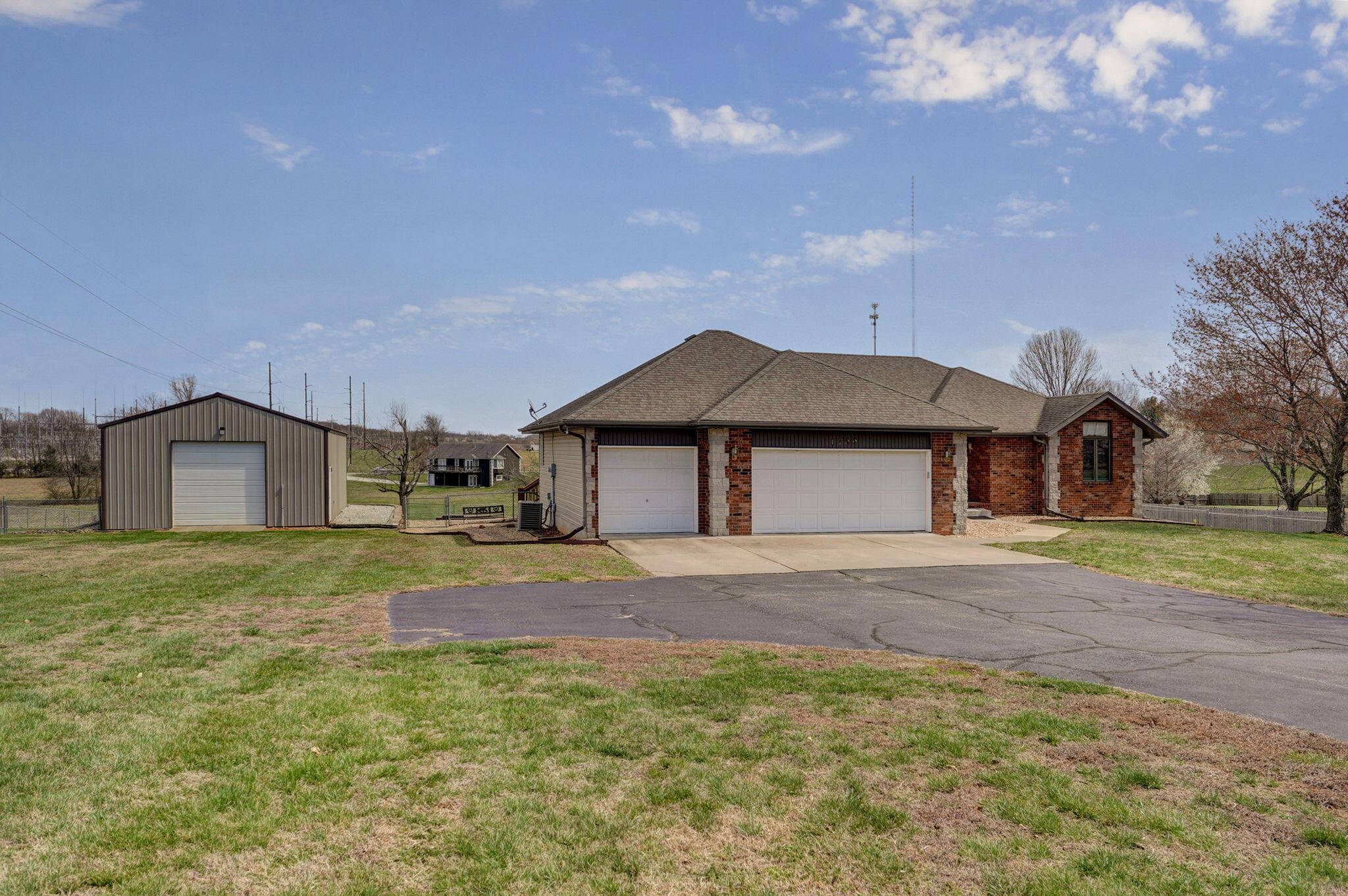 Nixa, MO 65714,1702 Cody RD