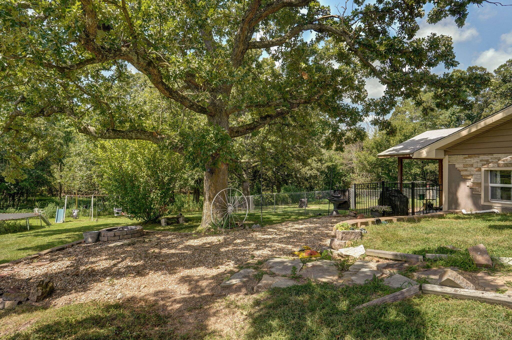 Marshfield, MO 65706,419 Rose Bud DR