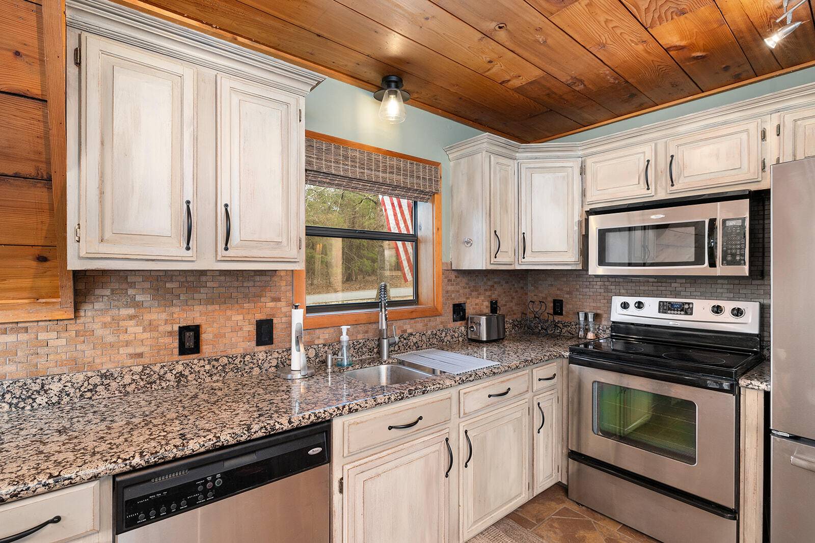 Branson, MO 65616,376 Magnolia LN