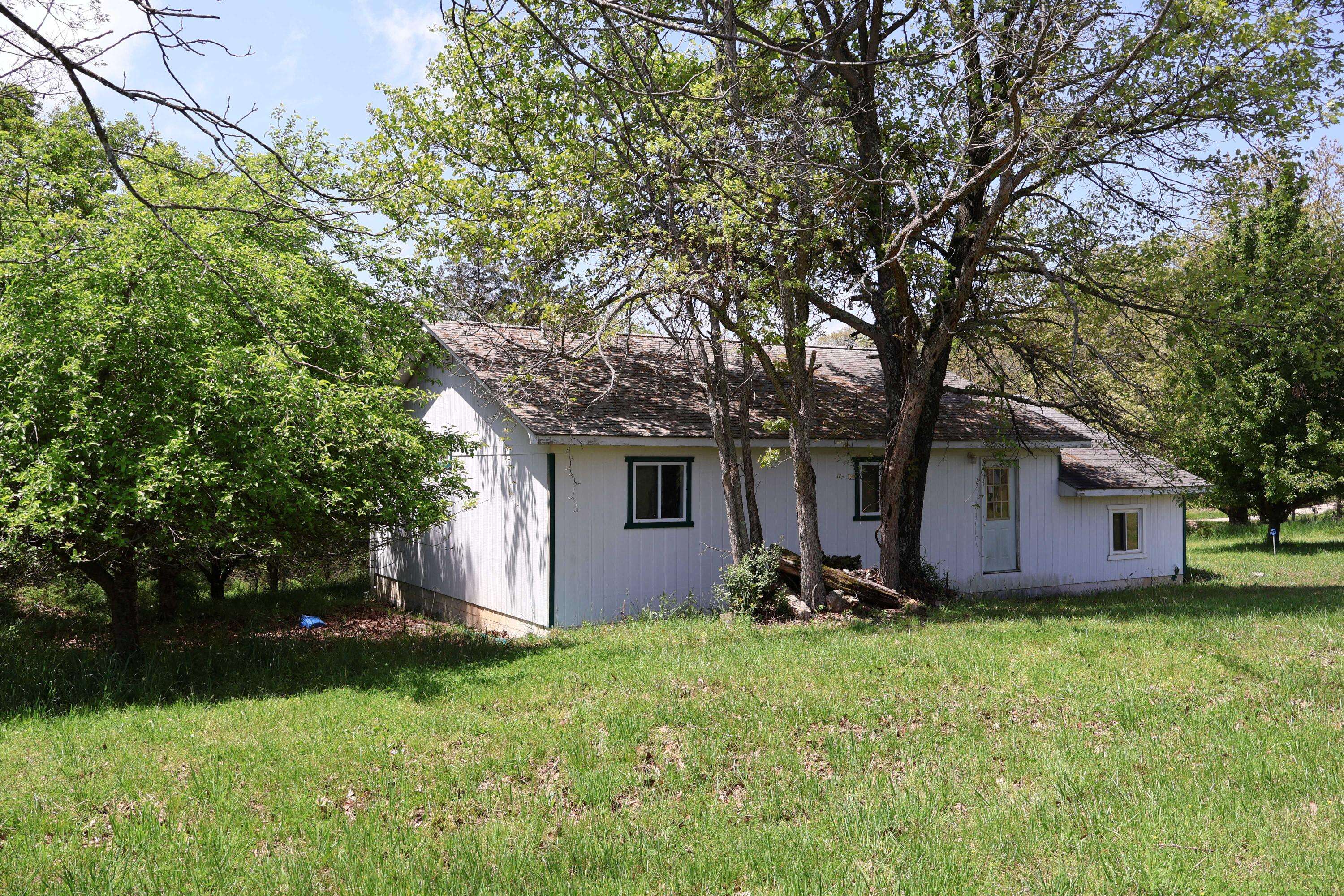 Pomona, MO 65789,3987 County Road 2350