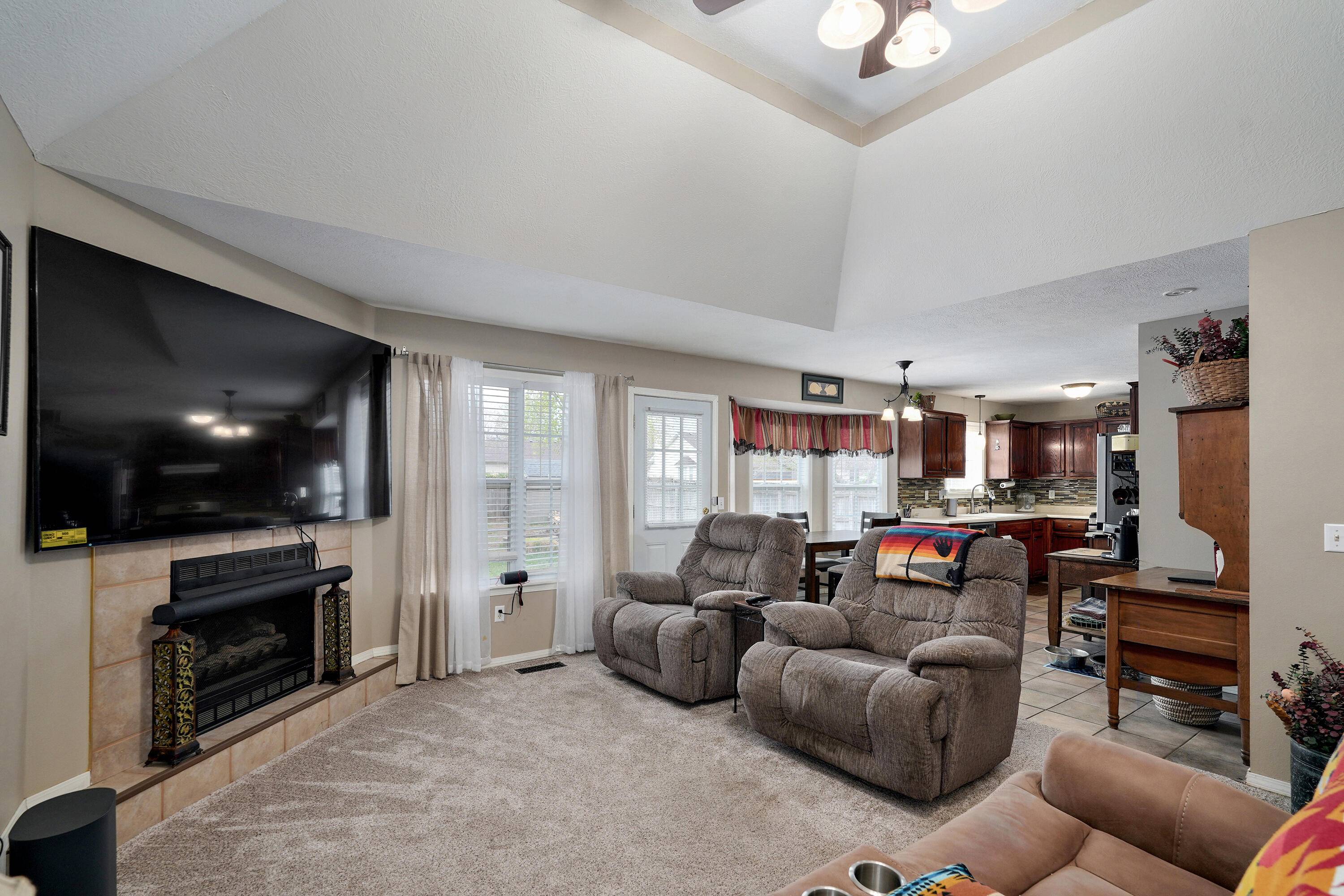 Springfield, MO 65802,1689 S Eastland AVE