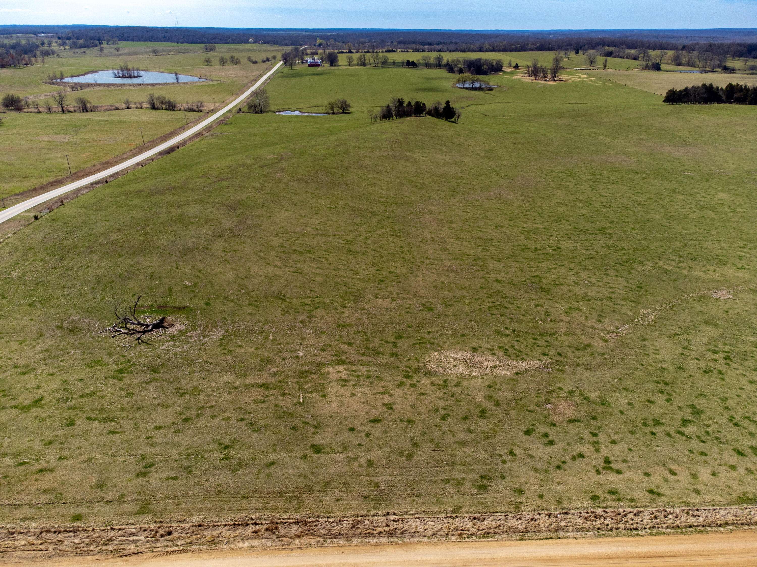 El Dorado Springs, MO 64744,001 E 570th RD