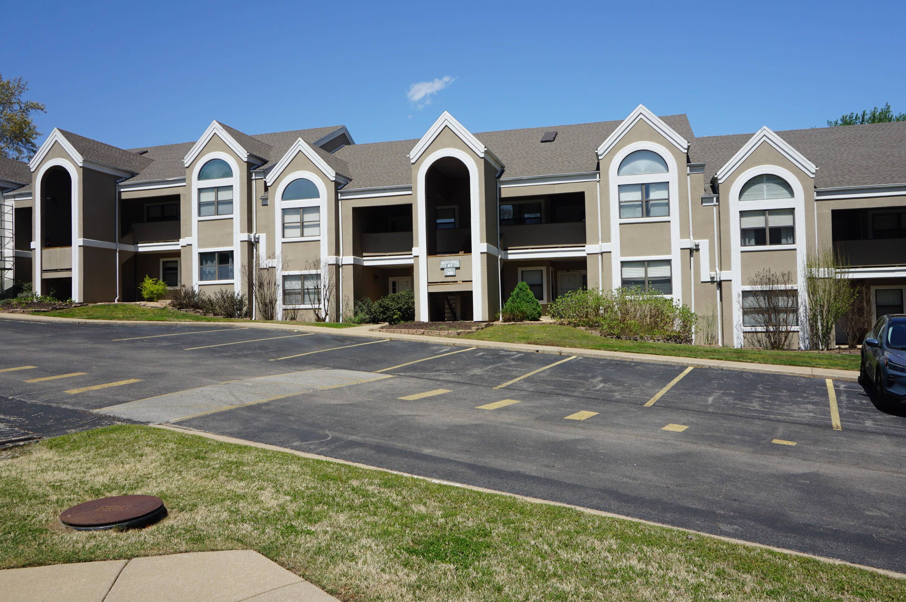 Branson, MO 65616,255 Wimbledon DR #3
