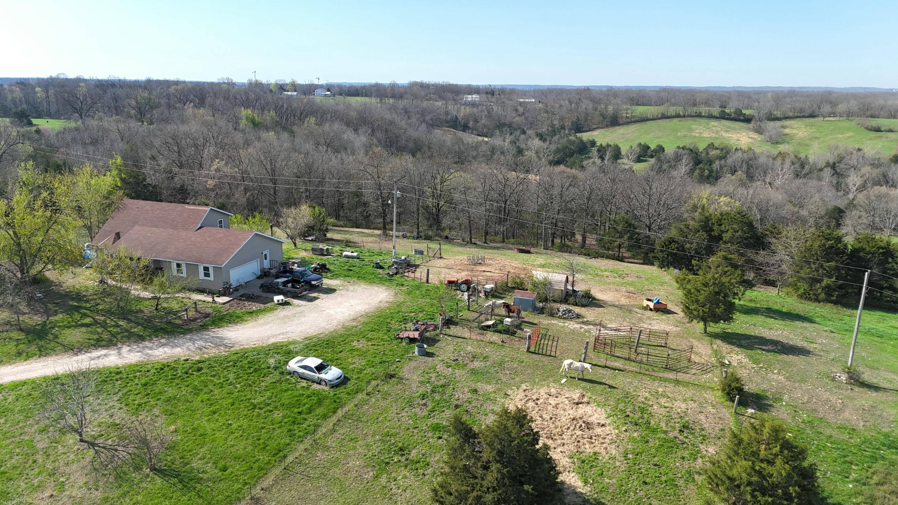 Seymour, MO 65746,828 Burnett RD