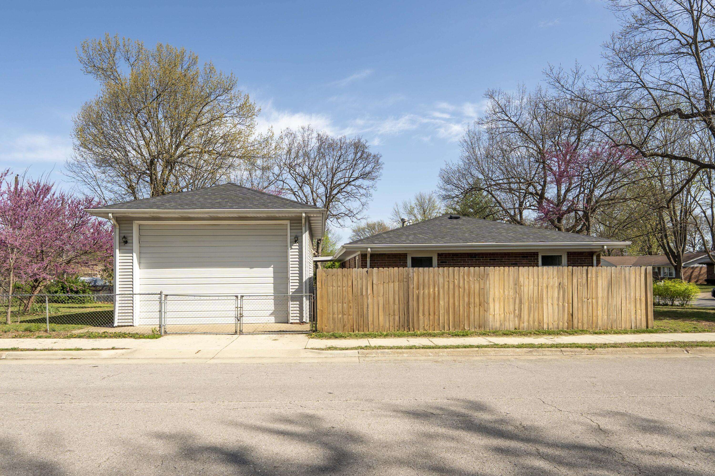 Springfield, MO 65804,1359 S Gelven AVE