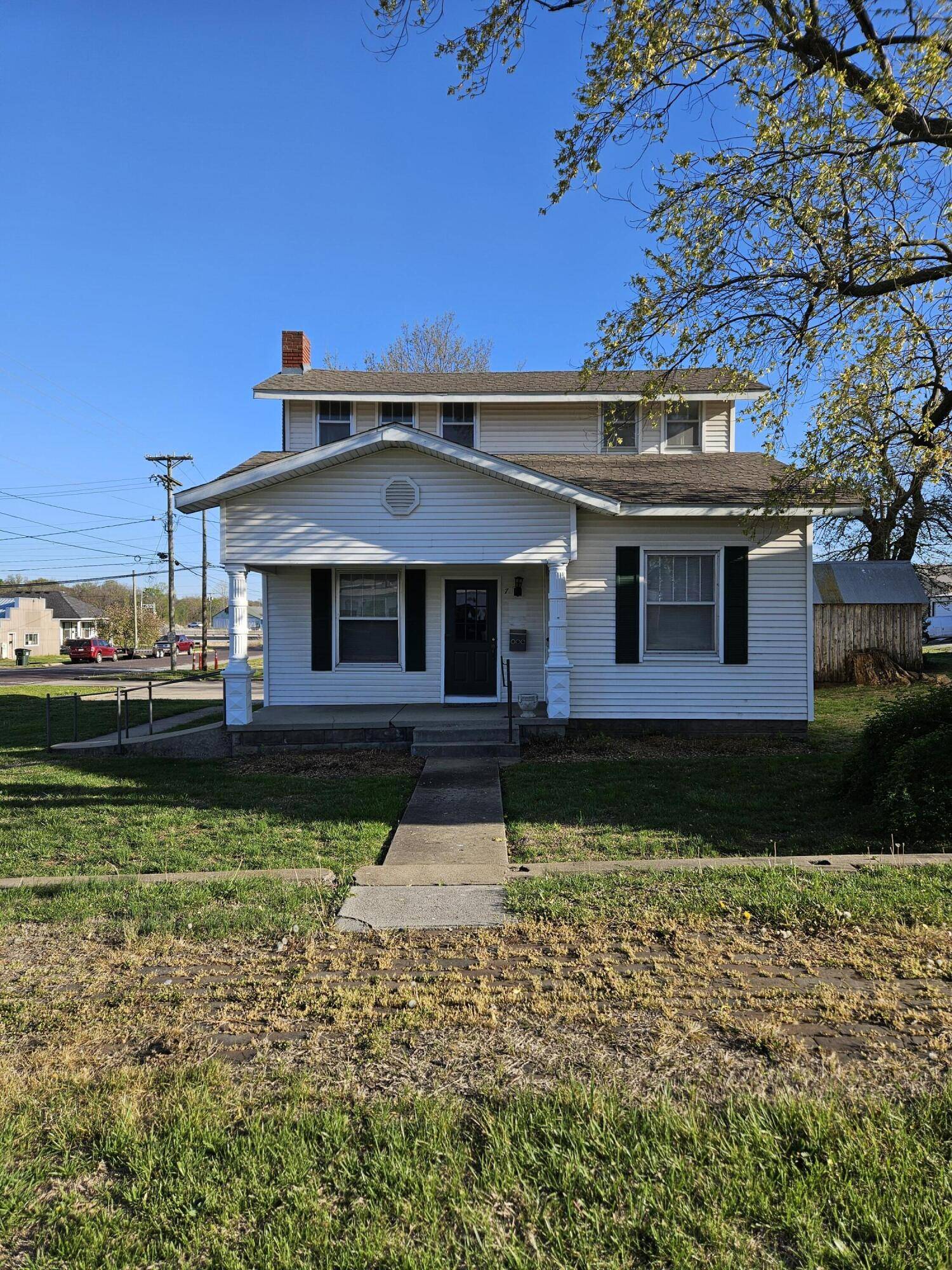 Monett, MO 65708,7 E Broadway