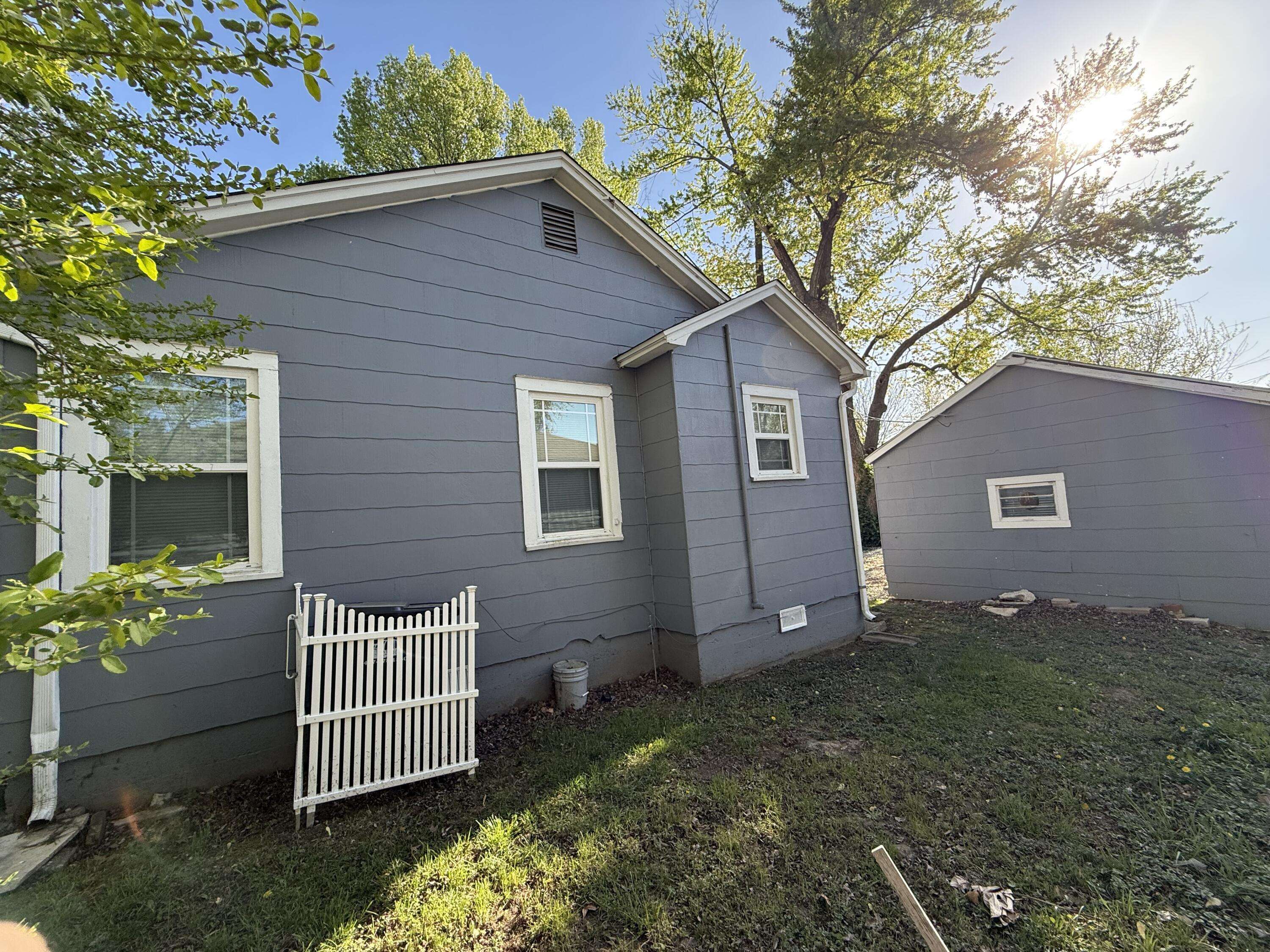 Aurora, MO 65605,1009 S Rinker AVE