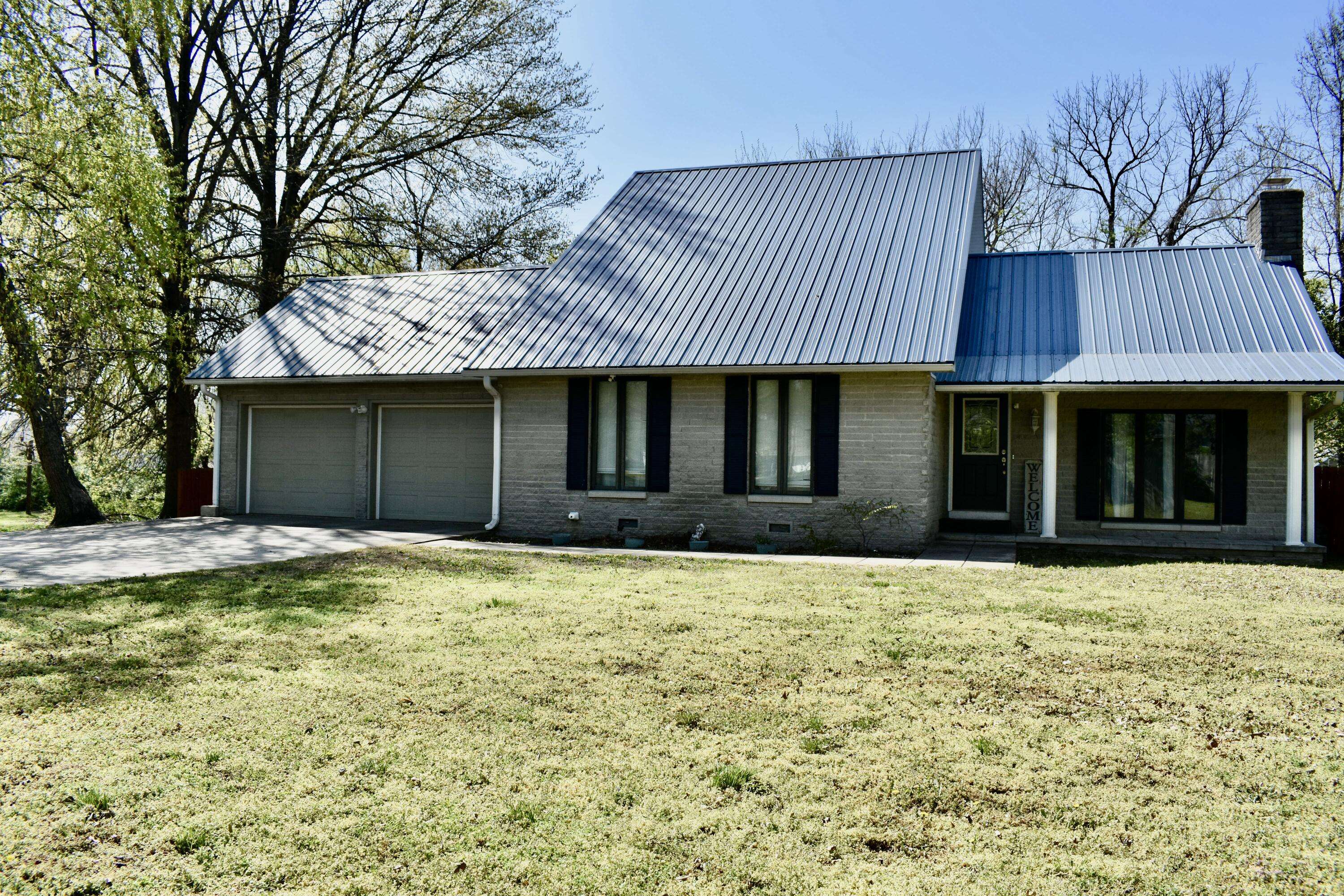 Bolivar, MO 65613,826 E Division ST