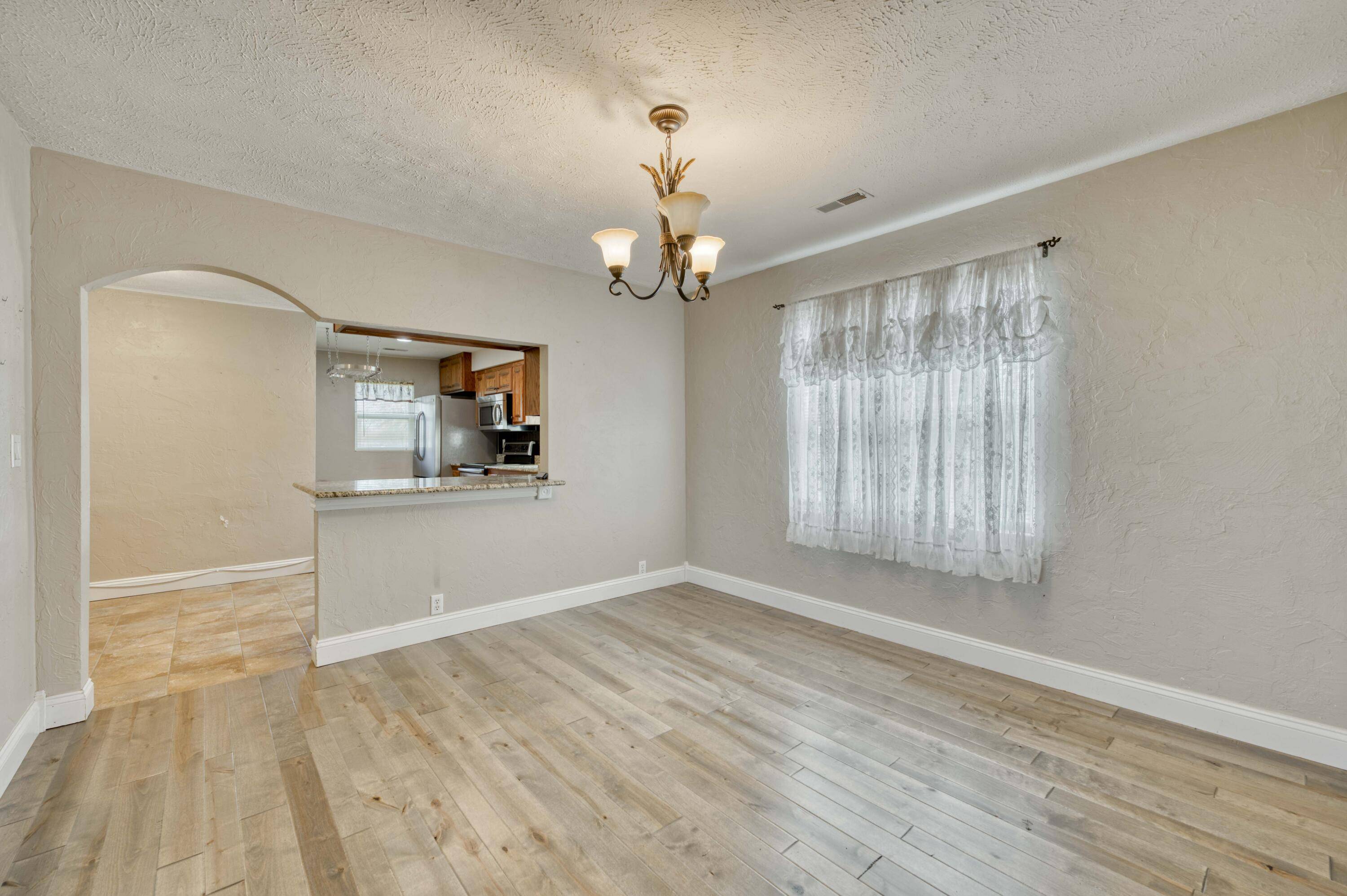 Billings, MO 65610,319 NE Pine ST