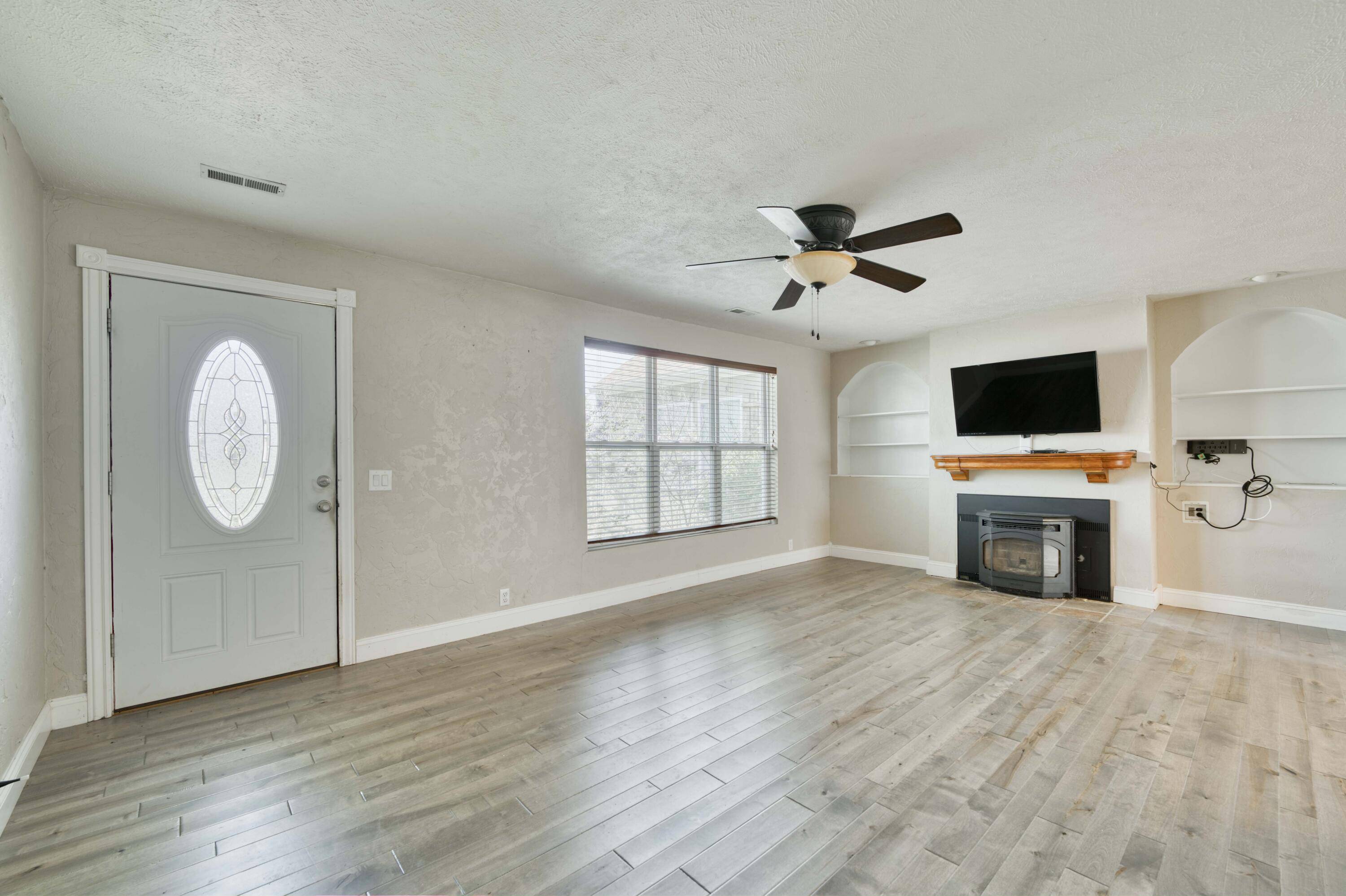 Billings, MO 65610,319 NE Pine ST