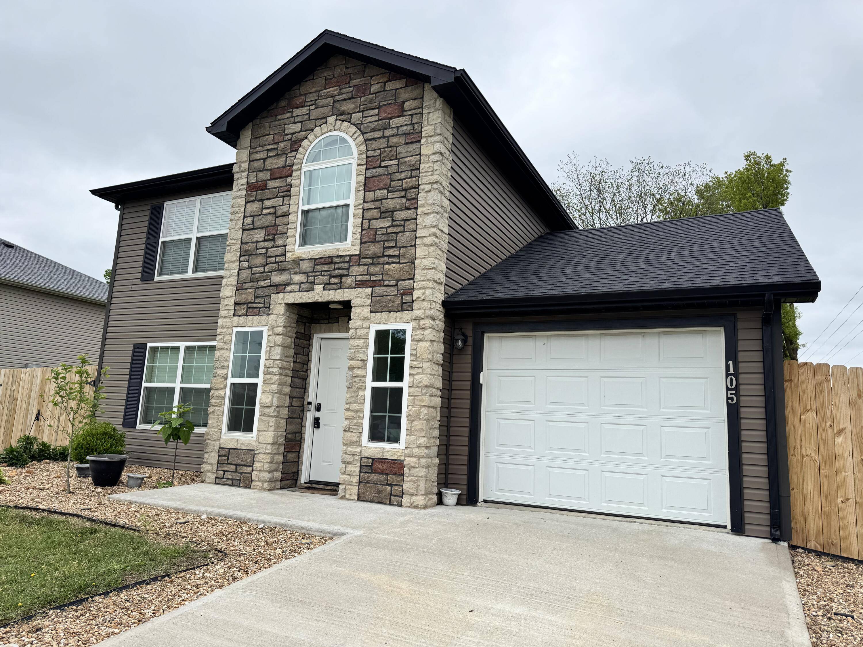 Stockton, MO 65785,105 W Craig ST
