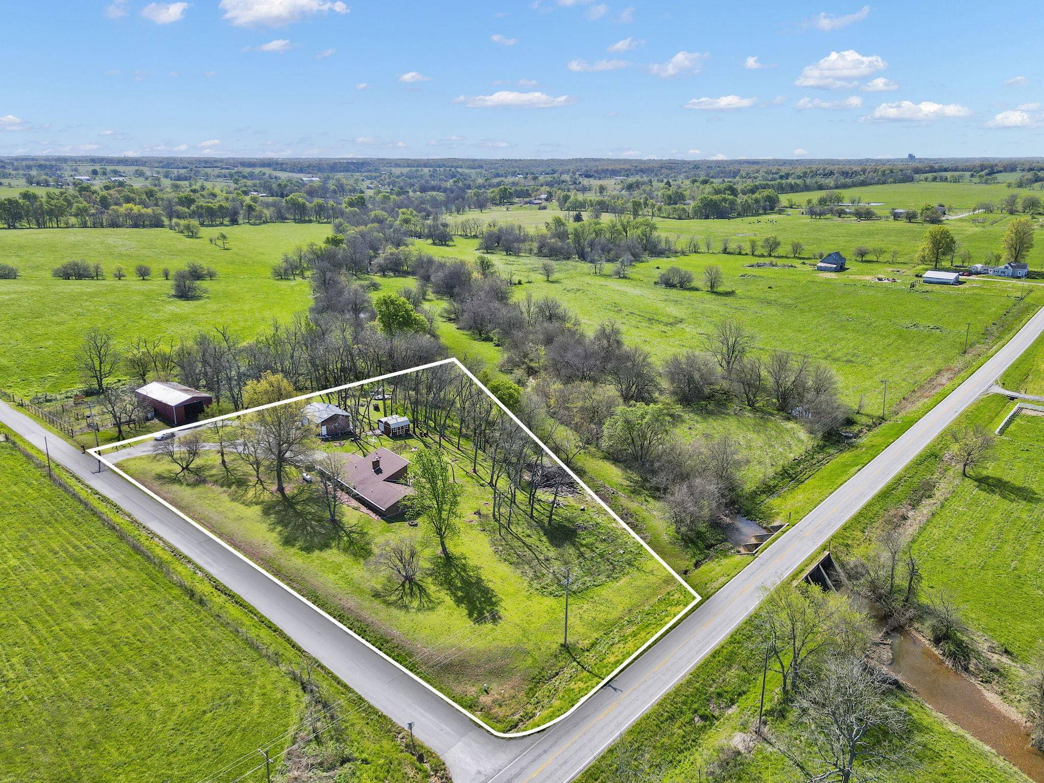 Aurora, MO 65605,19077 Lawrence 2170