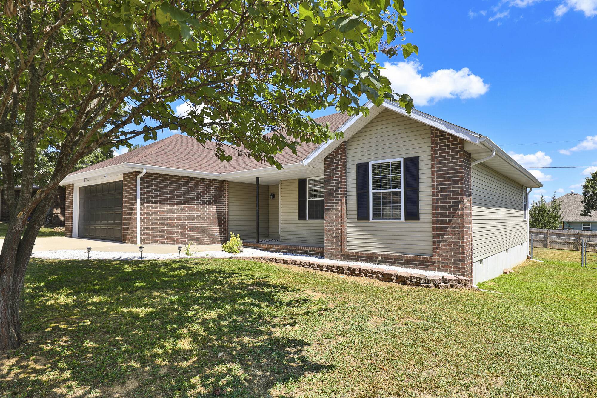 Bolivar, MO 65613,540 S Flint