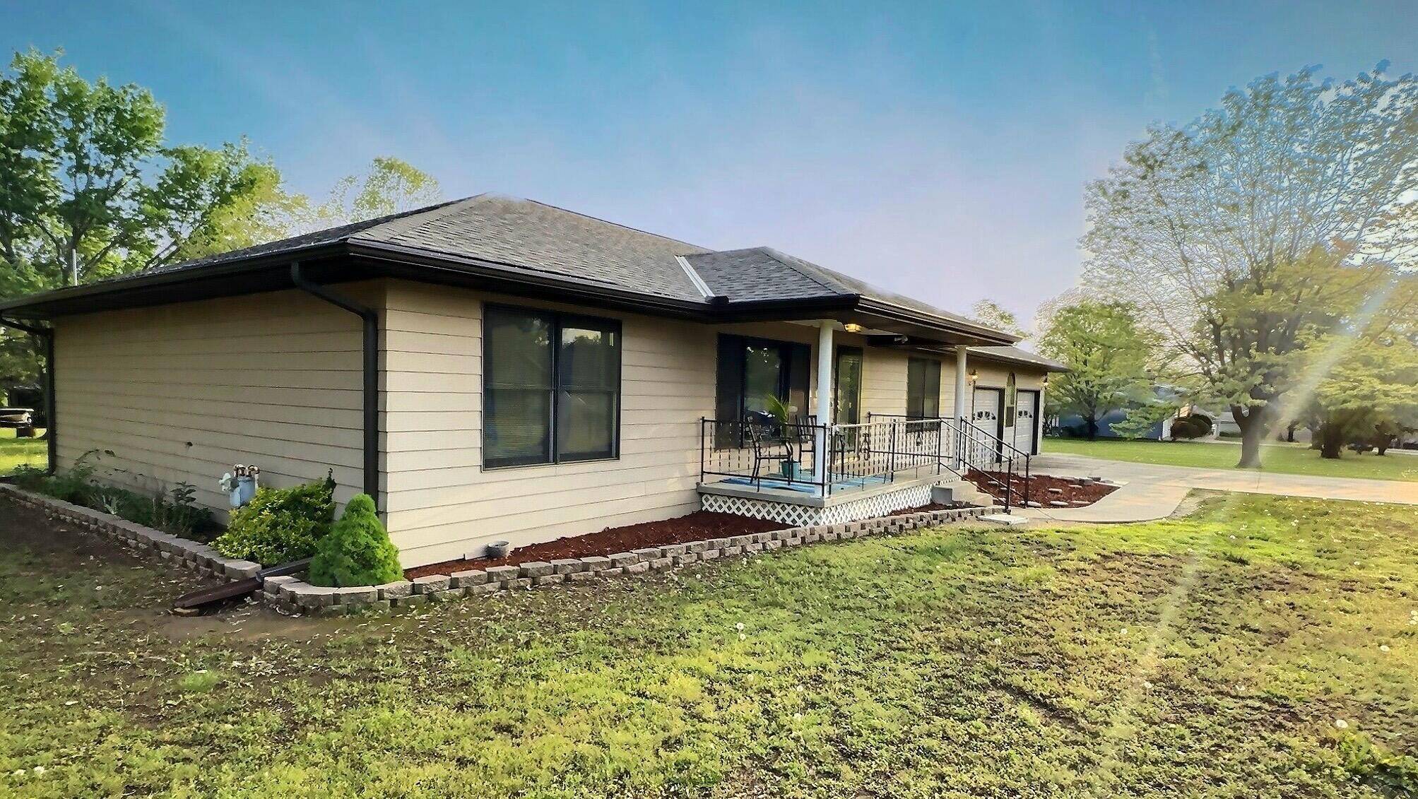 Nevada, MO 64772,309 Hillcrest DR