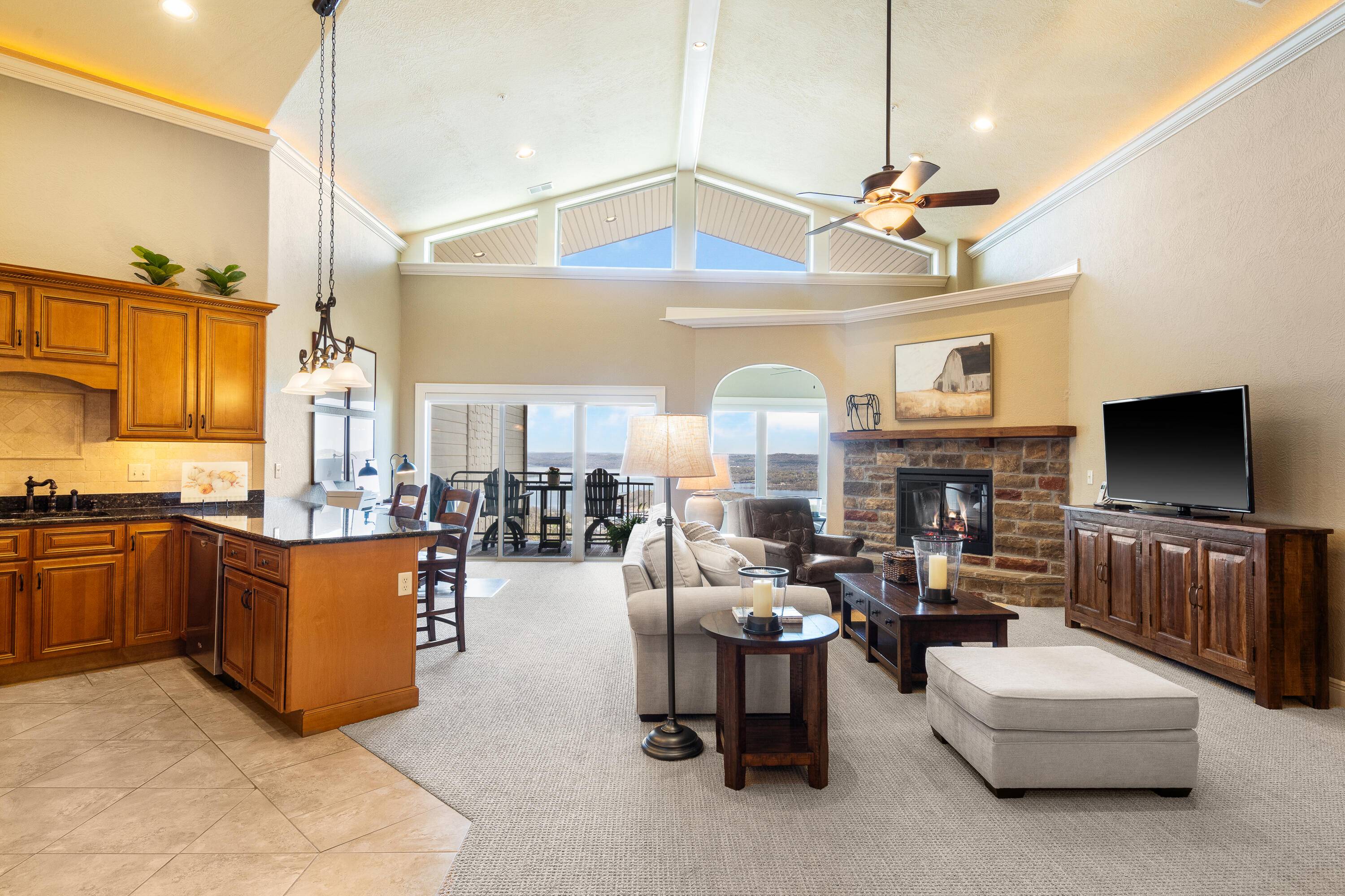 Branson, MO 65616,130 Royal Vista DR #611