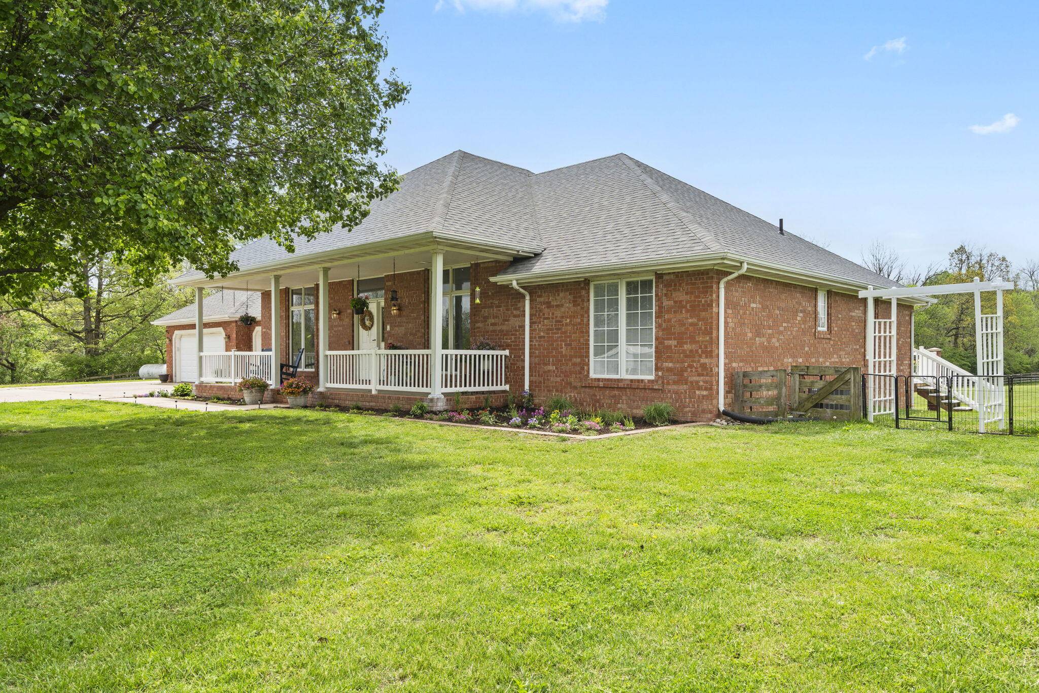 Marshfield, MO 65706,894 Golf Course RD