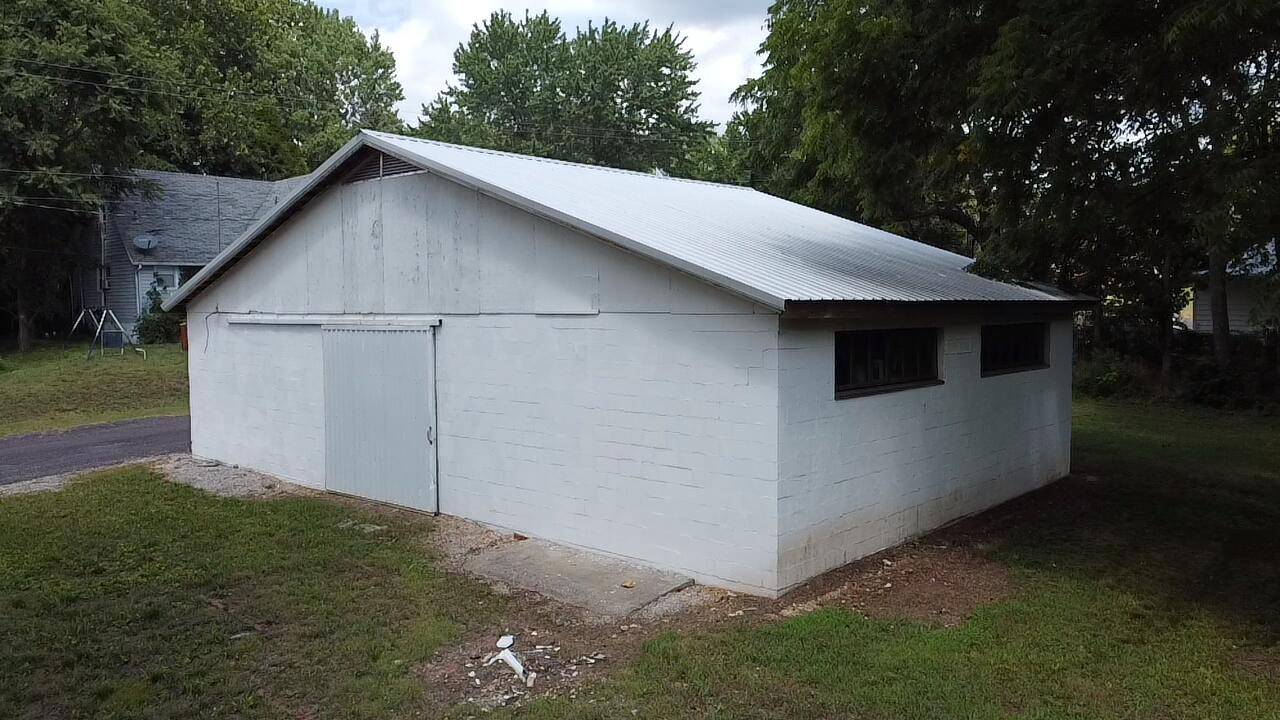 Monett, MO 65708,615 Main ST