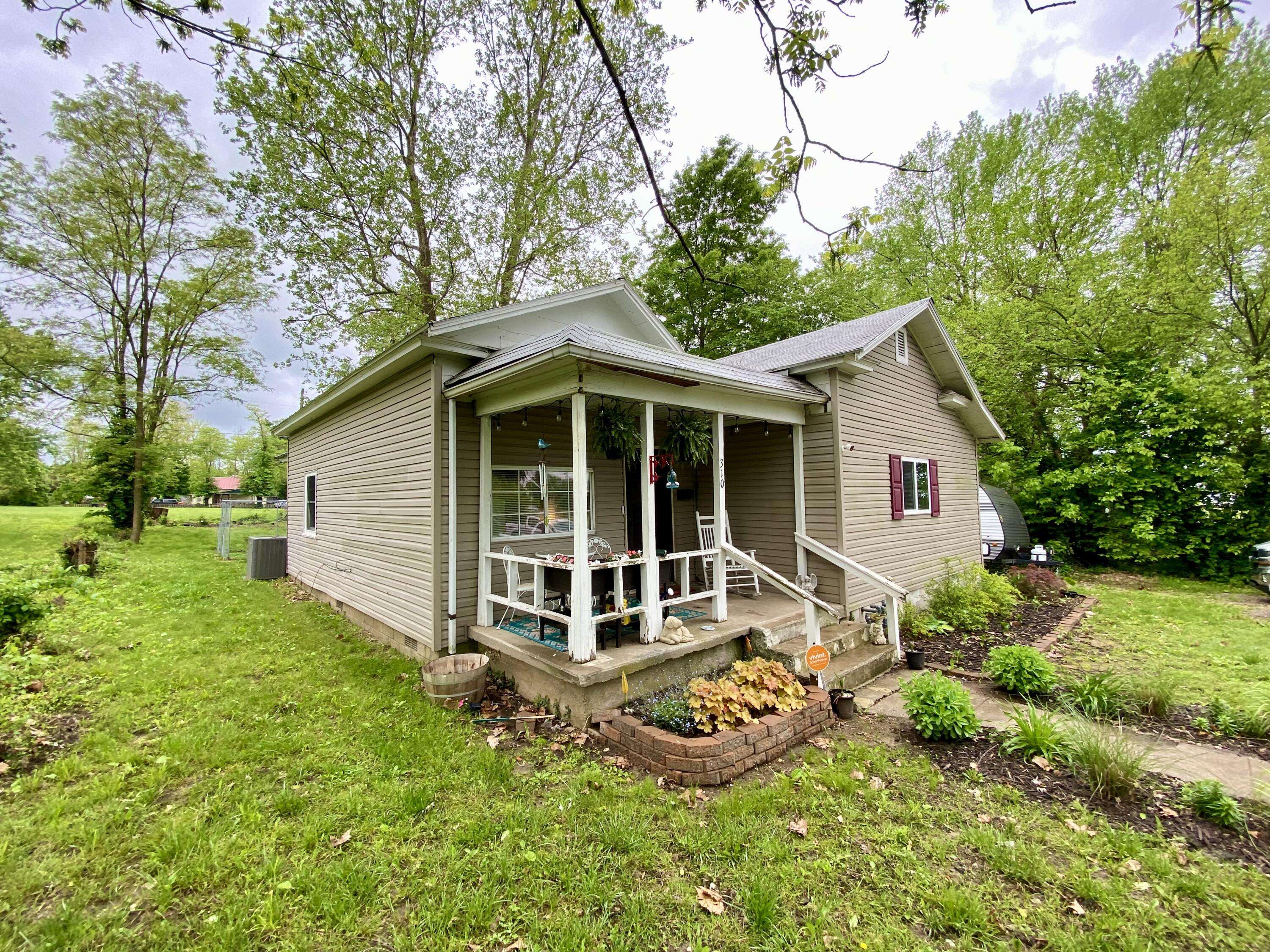 Aurora, MO 65605,310 W Delta ST