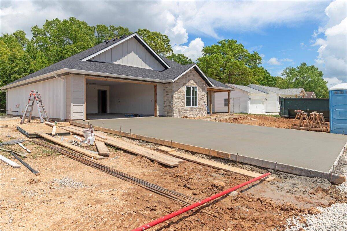 West Plains, MO 65775,2405 Deatherage AVE
