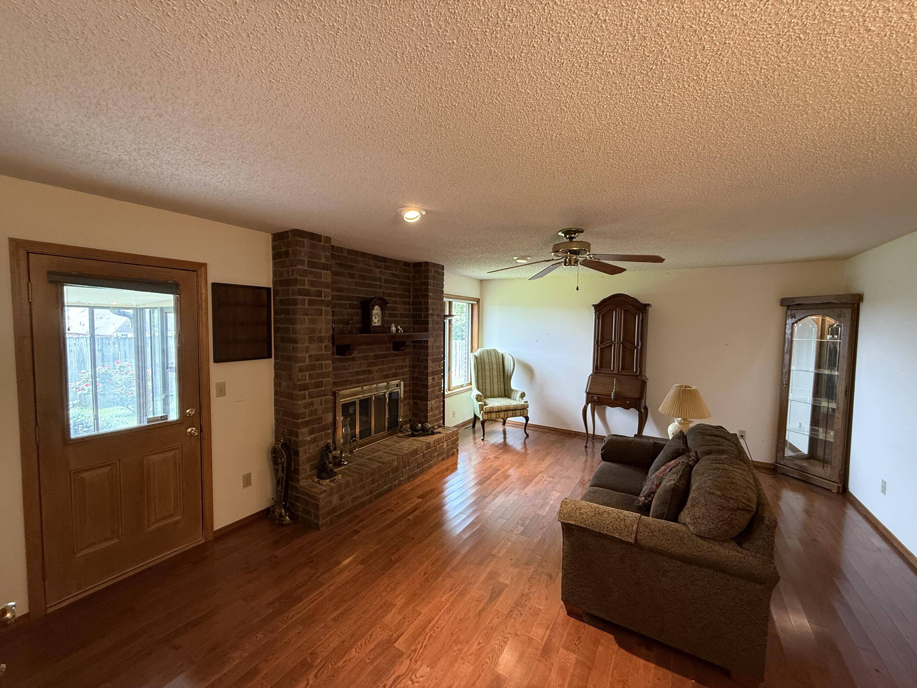 Springfield, MO 65804,1564 E Powell ST