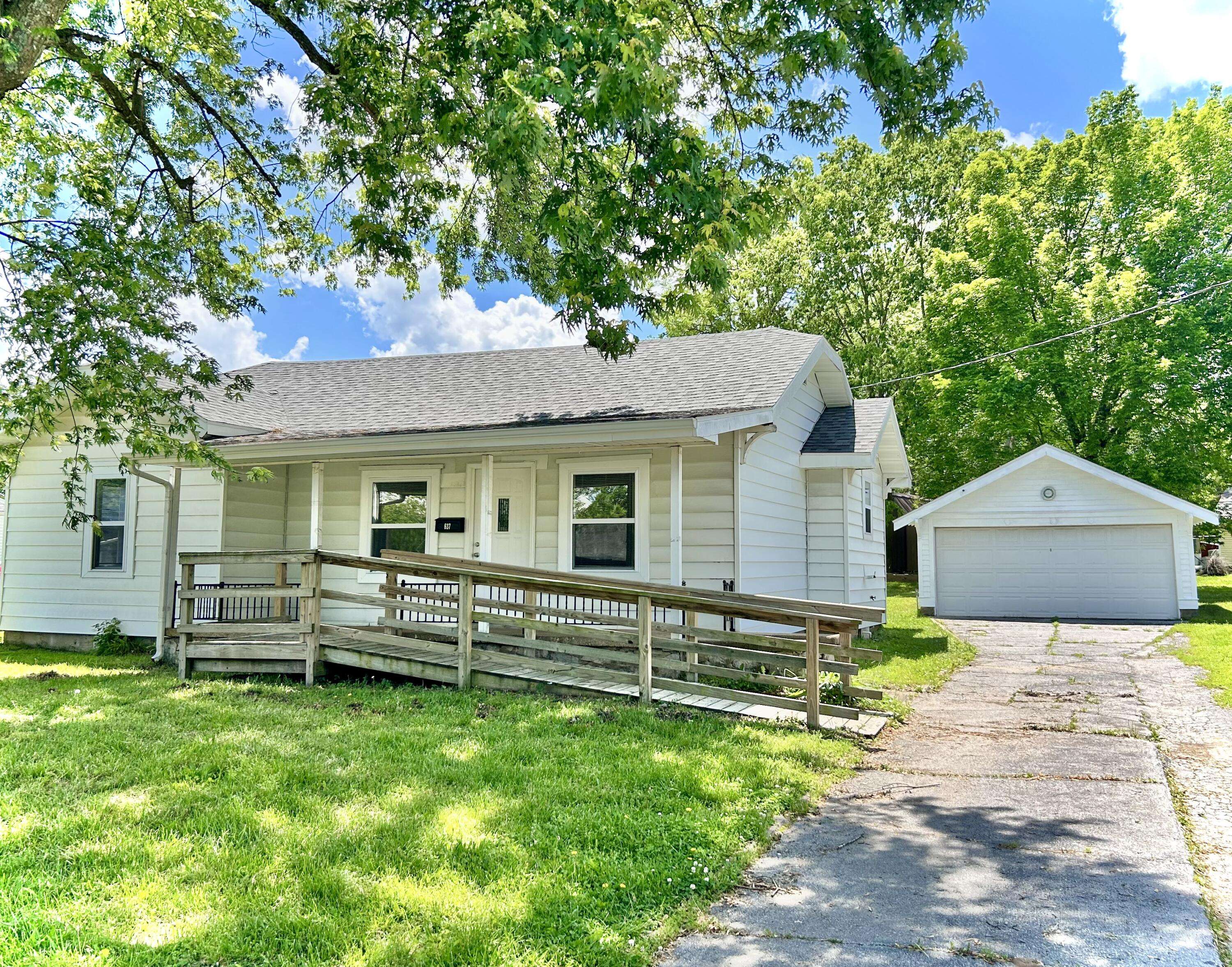 Bolivar, MO 65613,637 N Main AVE