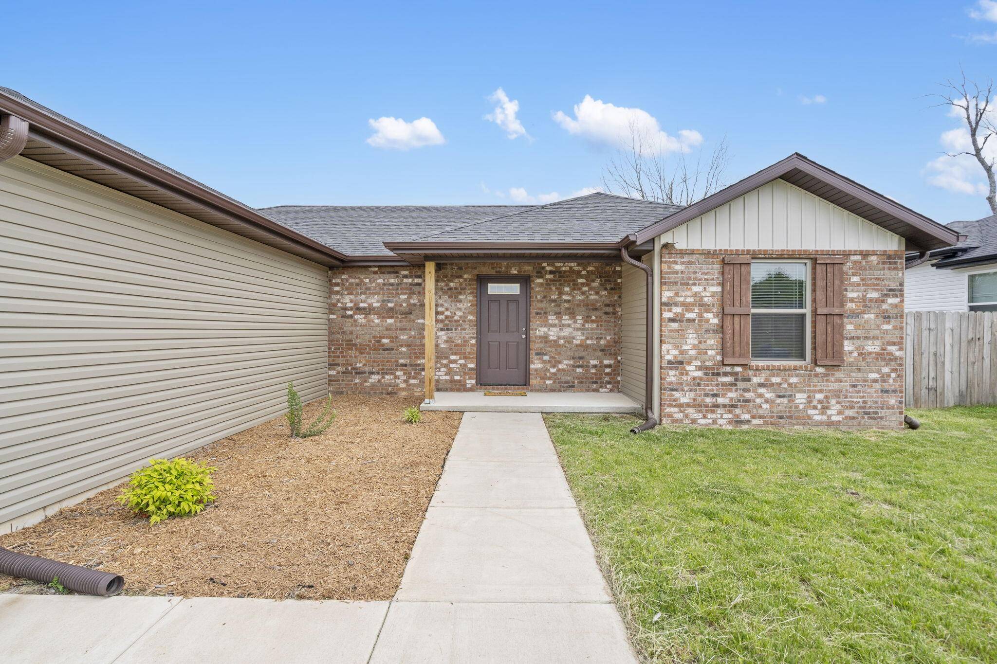 Strafford, MO 65757,105 E Rosalie ST