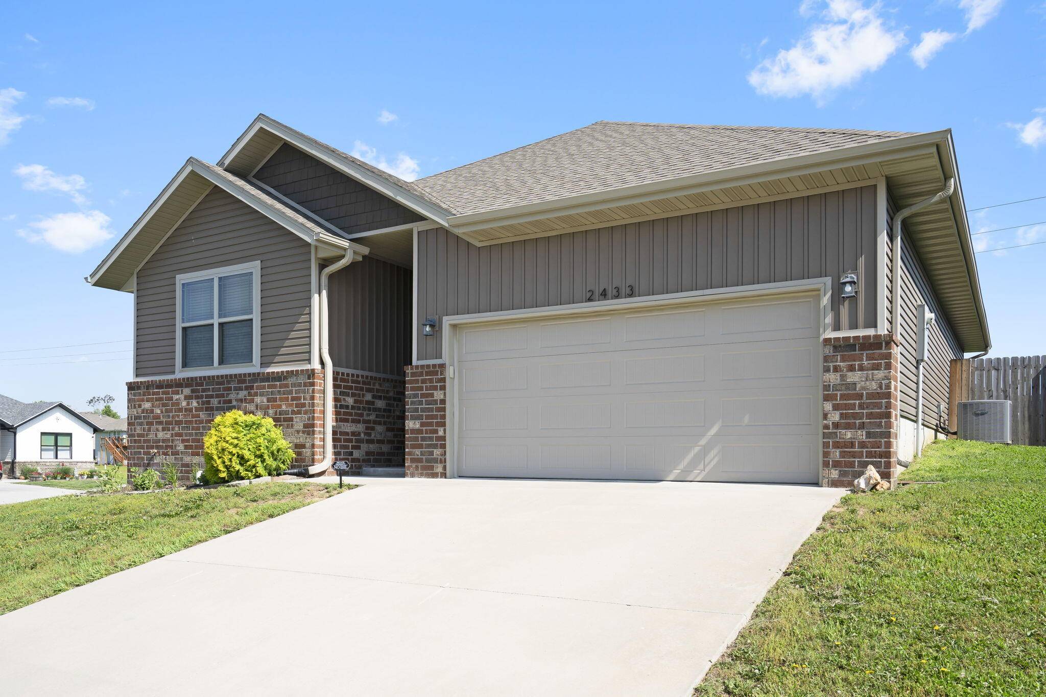 Springfield, MO 65803,2433 W Twin Lakes DR