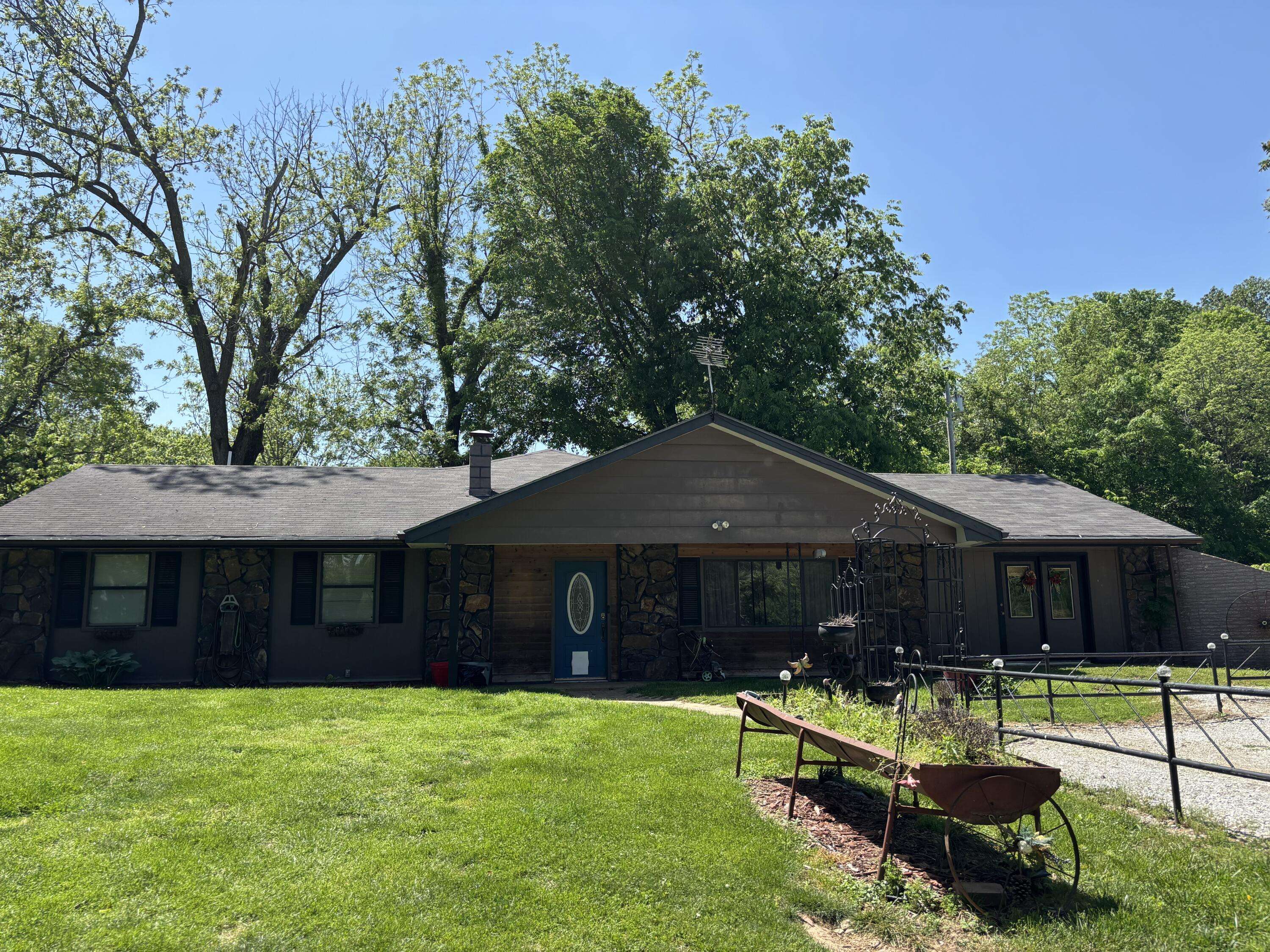 Marionville, MO 65705,348 Holt Springs Rd RD