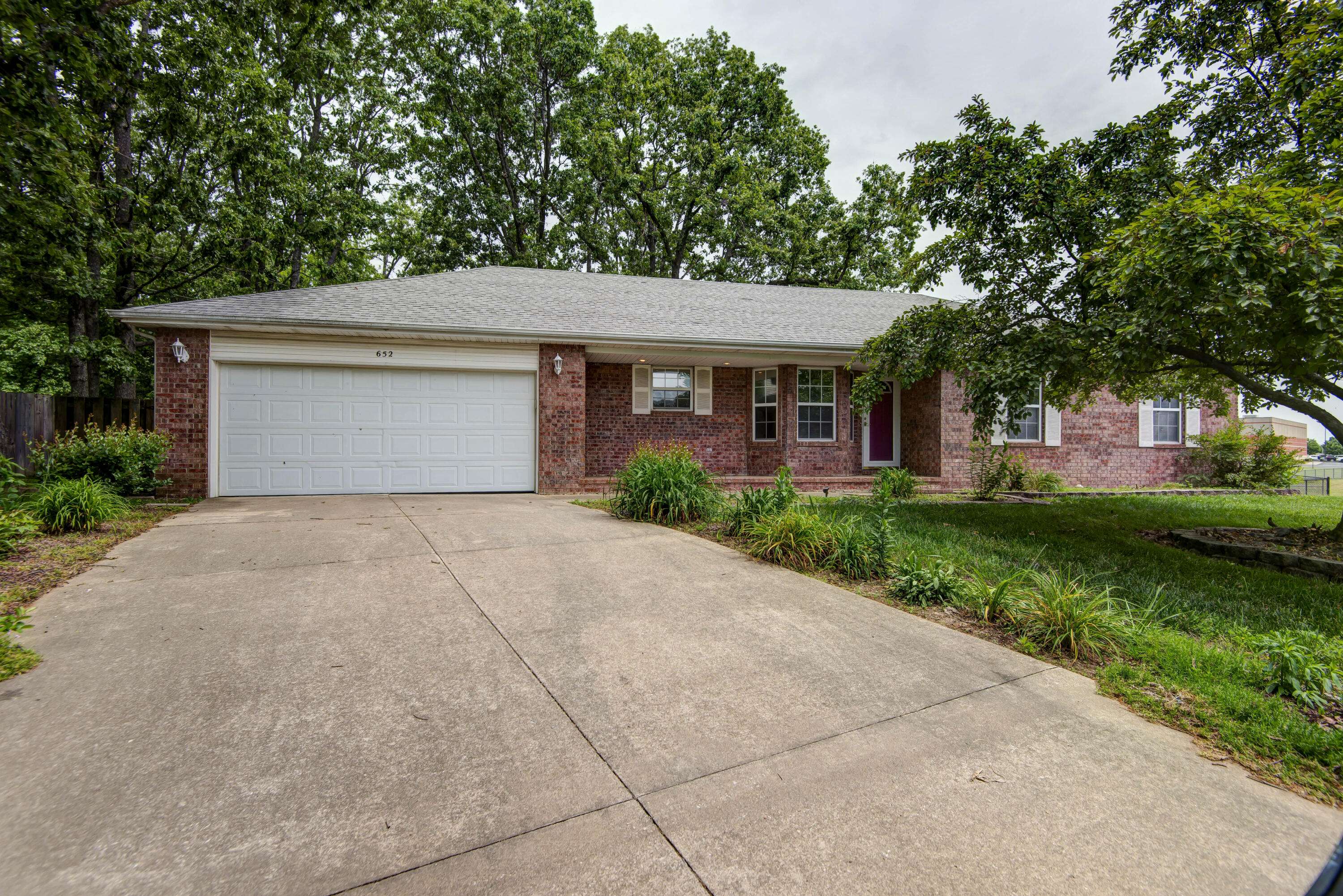 Nixa, MO 65714,652 S Bridgewood CT