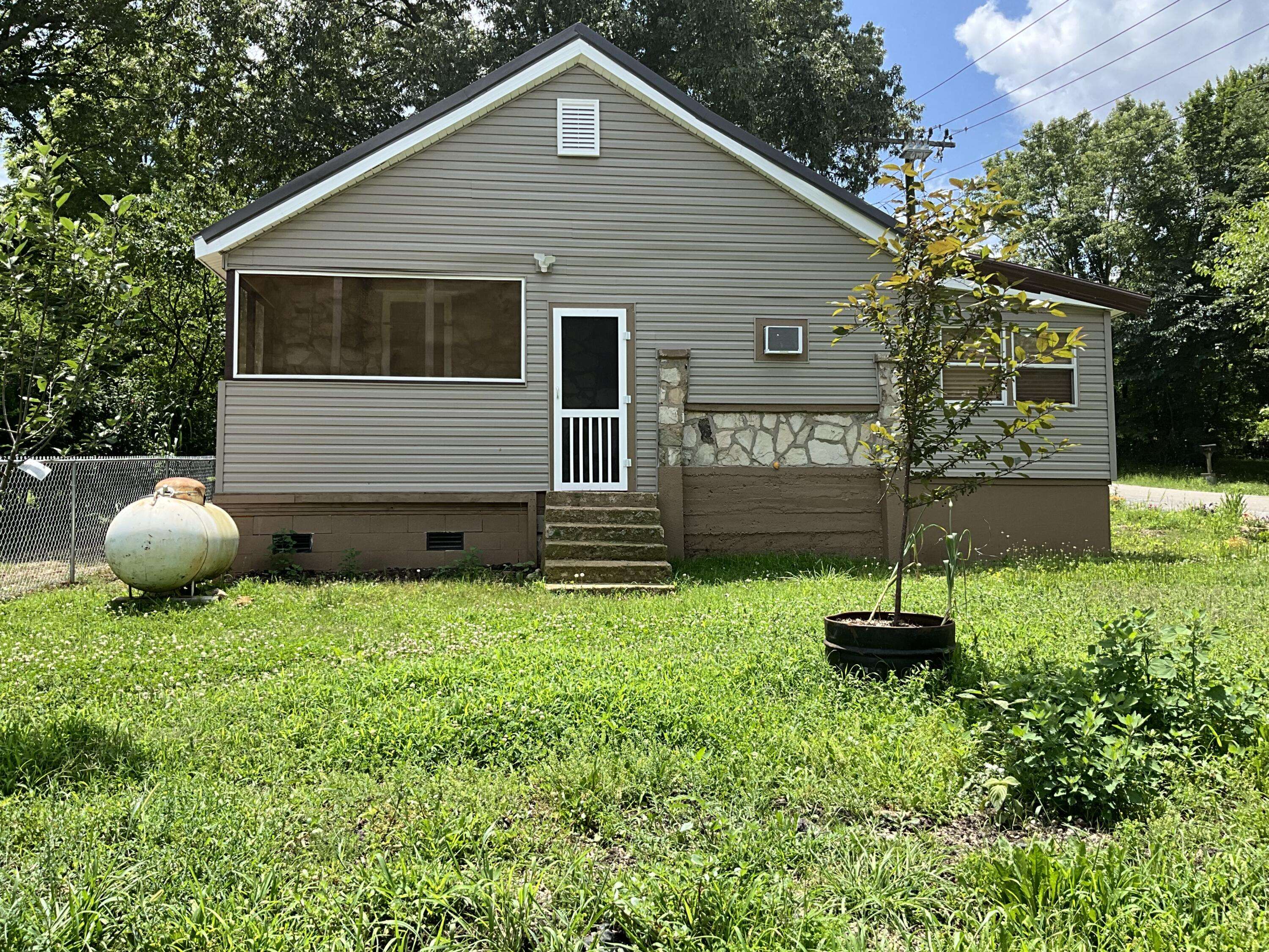 Thayer, MO 65791,929 Race ST