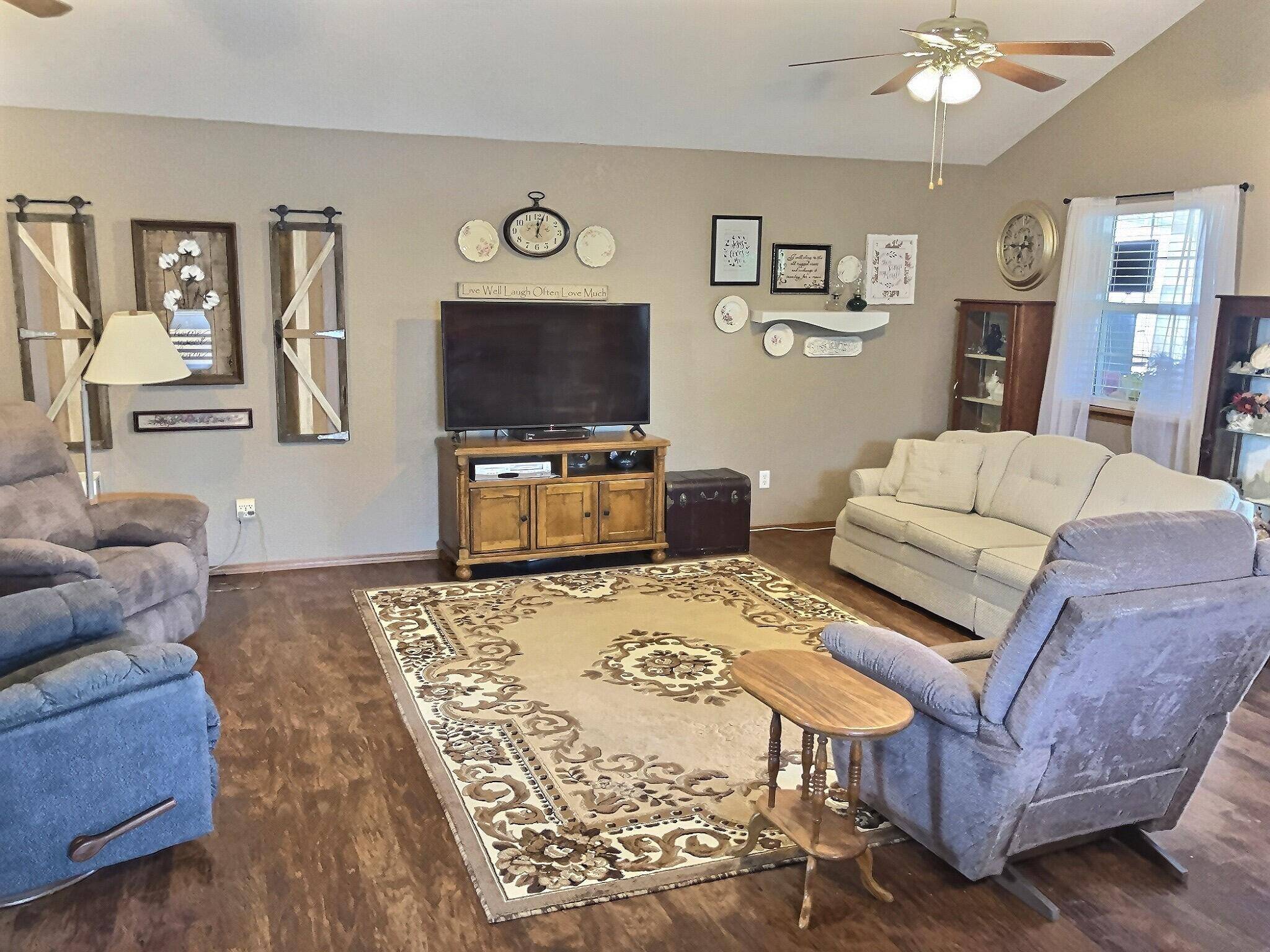 Neosho, MO 64850,1810 Meadows DR