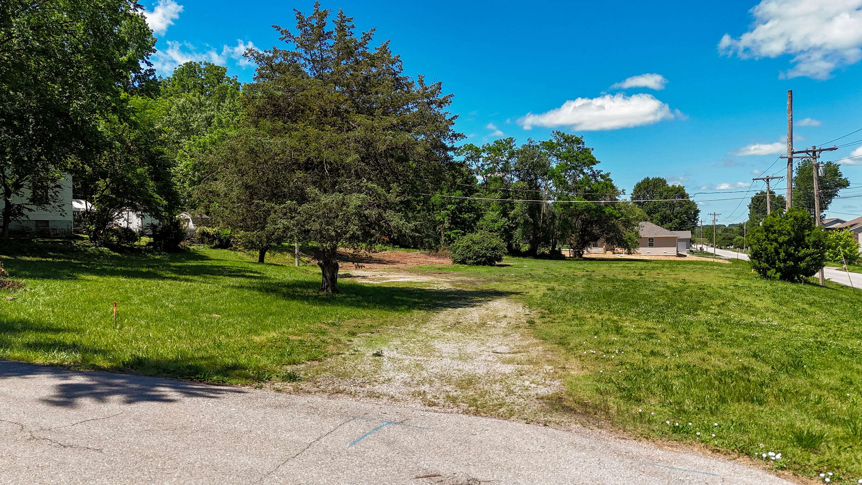 Mt Vernon, MO 65712,355 Roberts DR