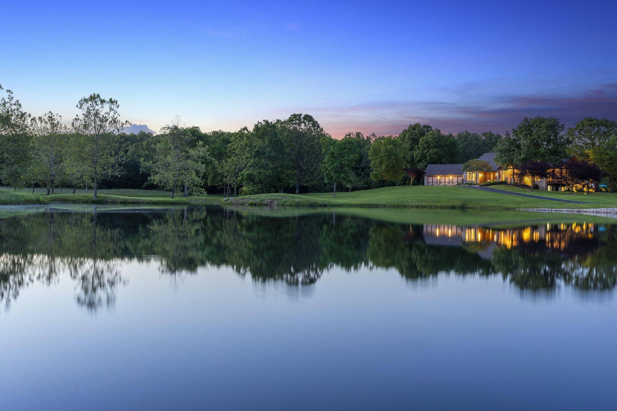 Marshfield, MO 65706,1007 Headwaters DR