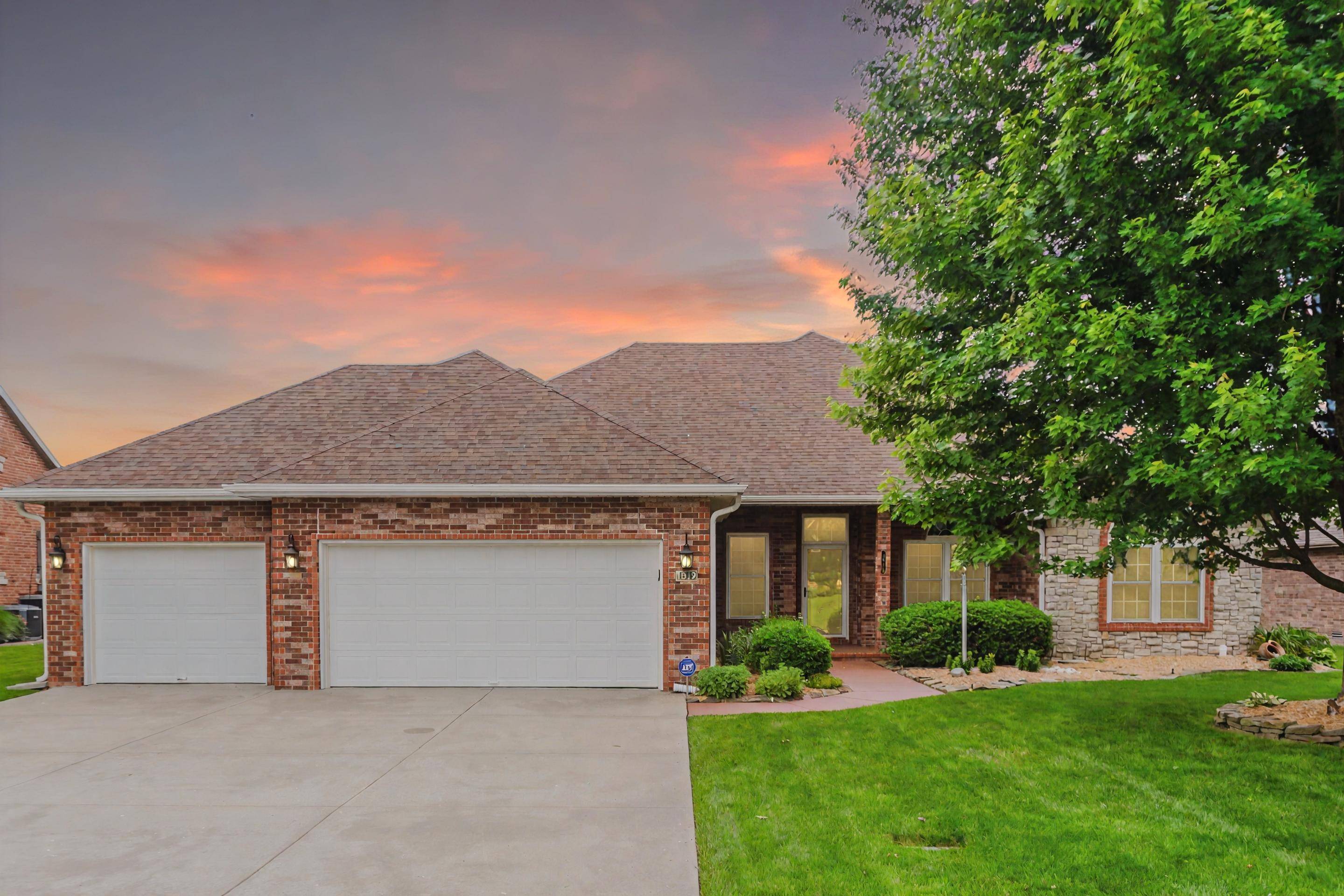Springfield, MO 65802,1912 N Winfield DR