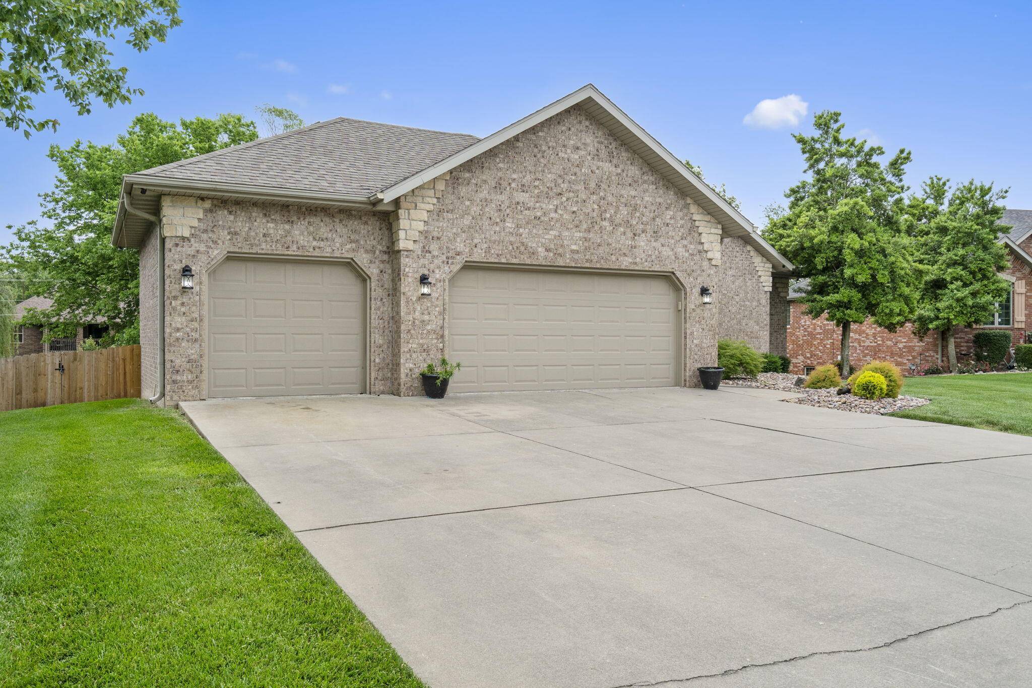 Nixa, MO 65714,604 N Cascades DR