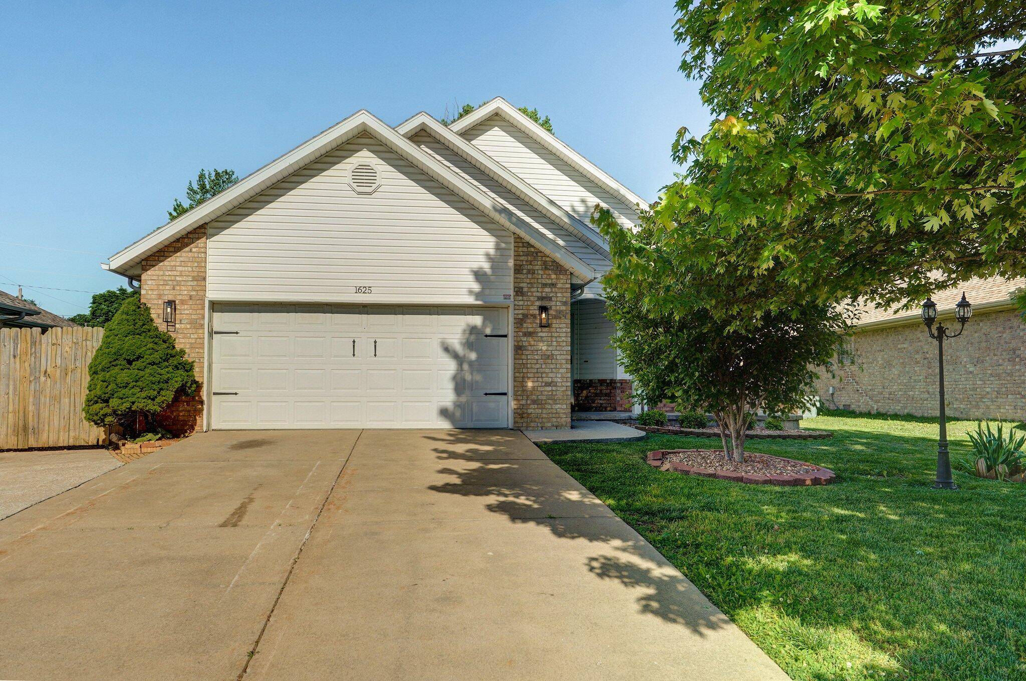 Springfield, MO 65804,1625 S Meadowview AVE