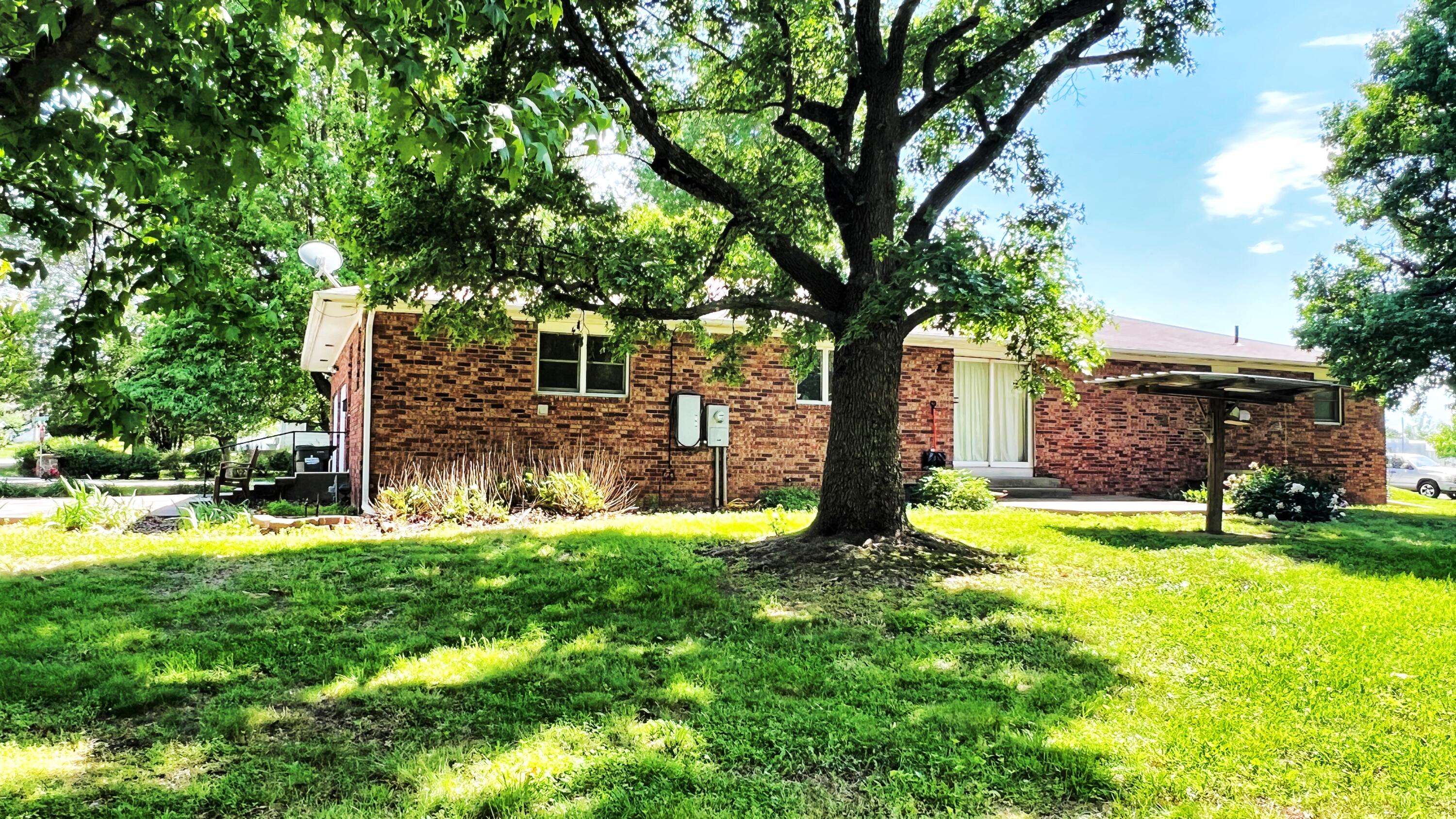 Freistatt, MO 65654,123 E 4th ST