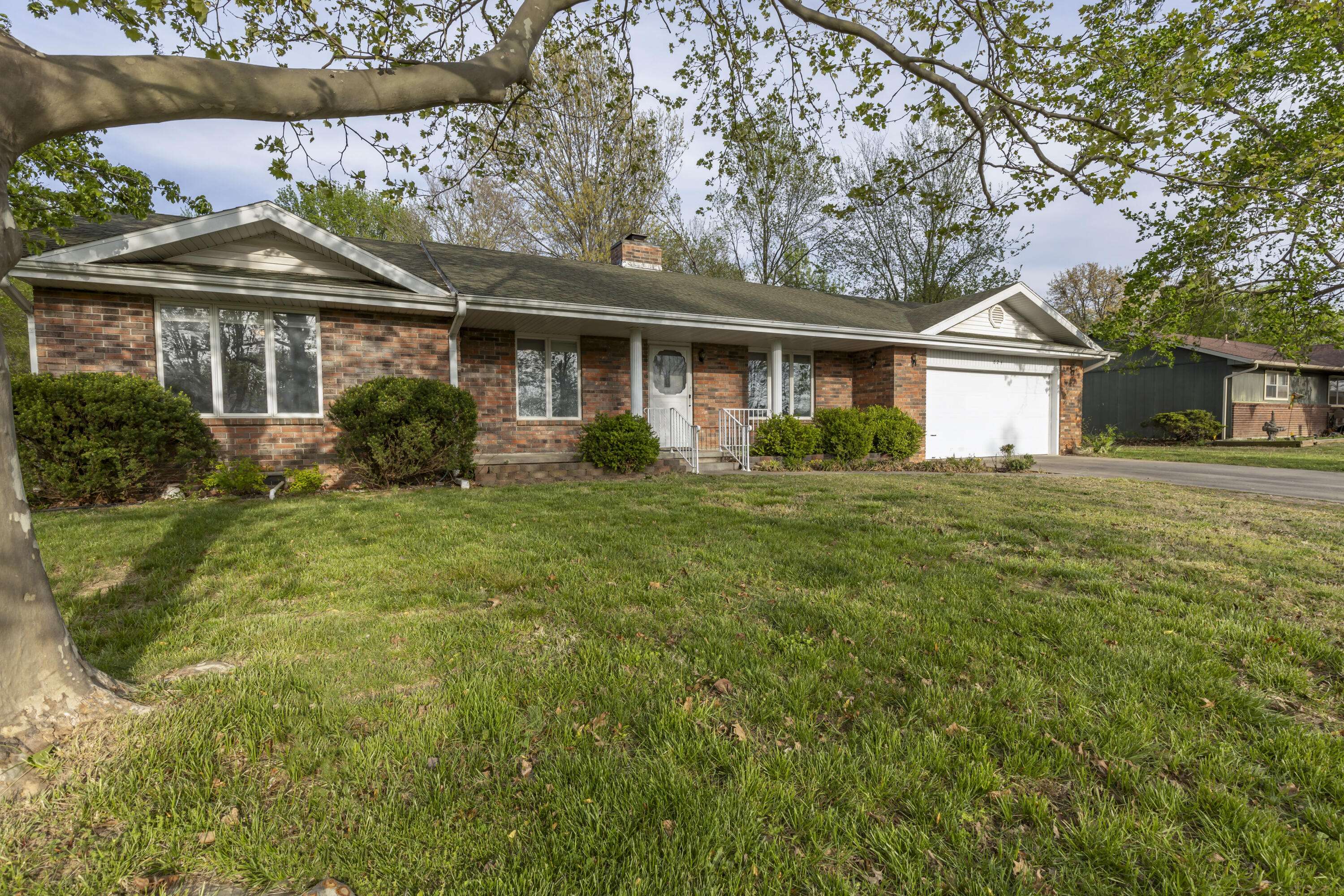 Aurora, MO 65605,824 Highland DR