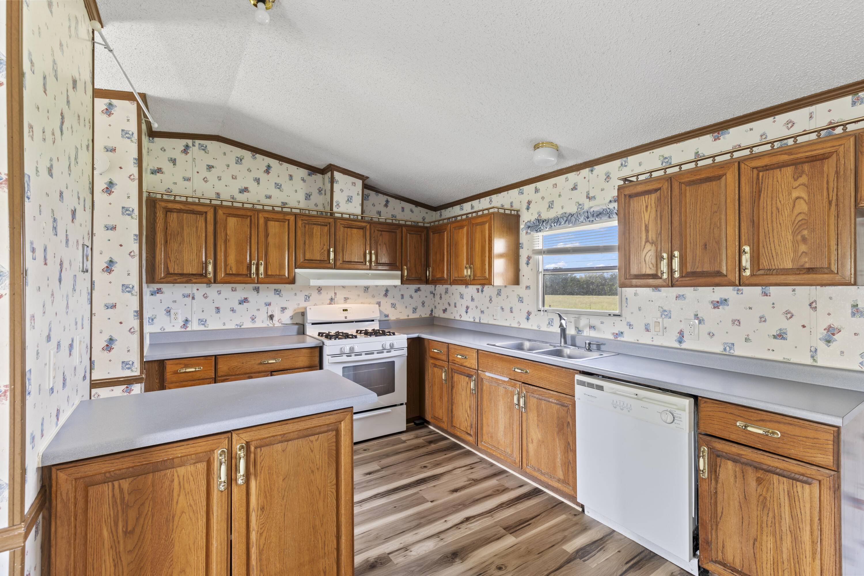 Nevada, MO 64772,13646 E Mission RD