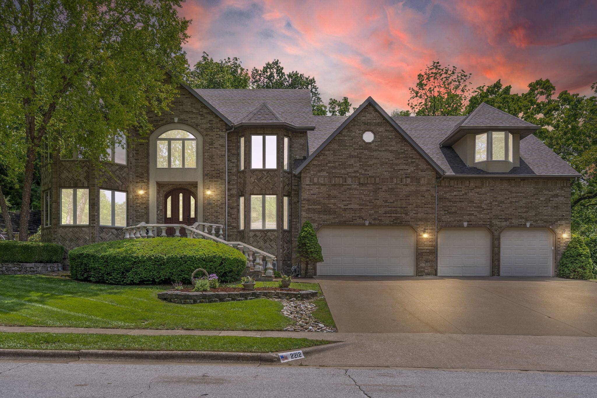 Springfield, MO 65804,2212 E Nottingham ST