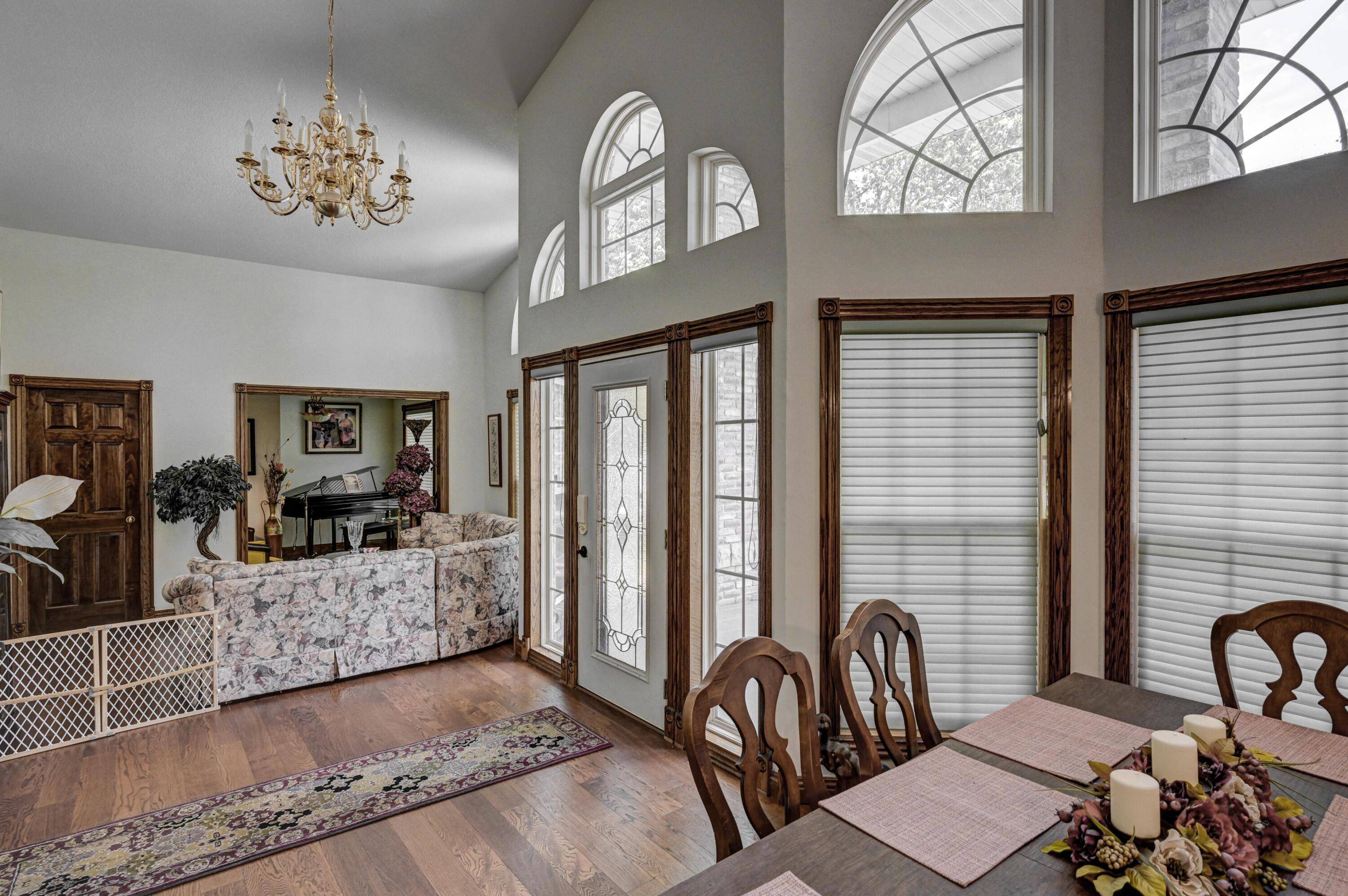 Neosho, MO 64850,2214 Varney