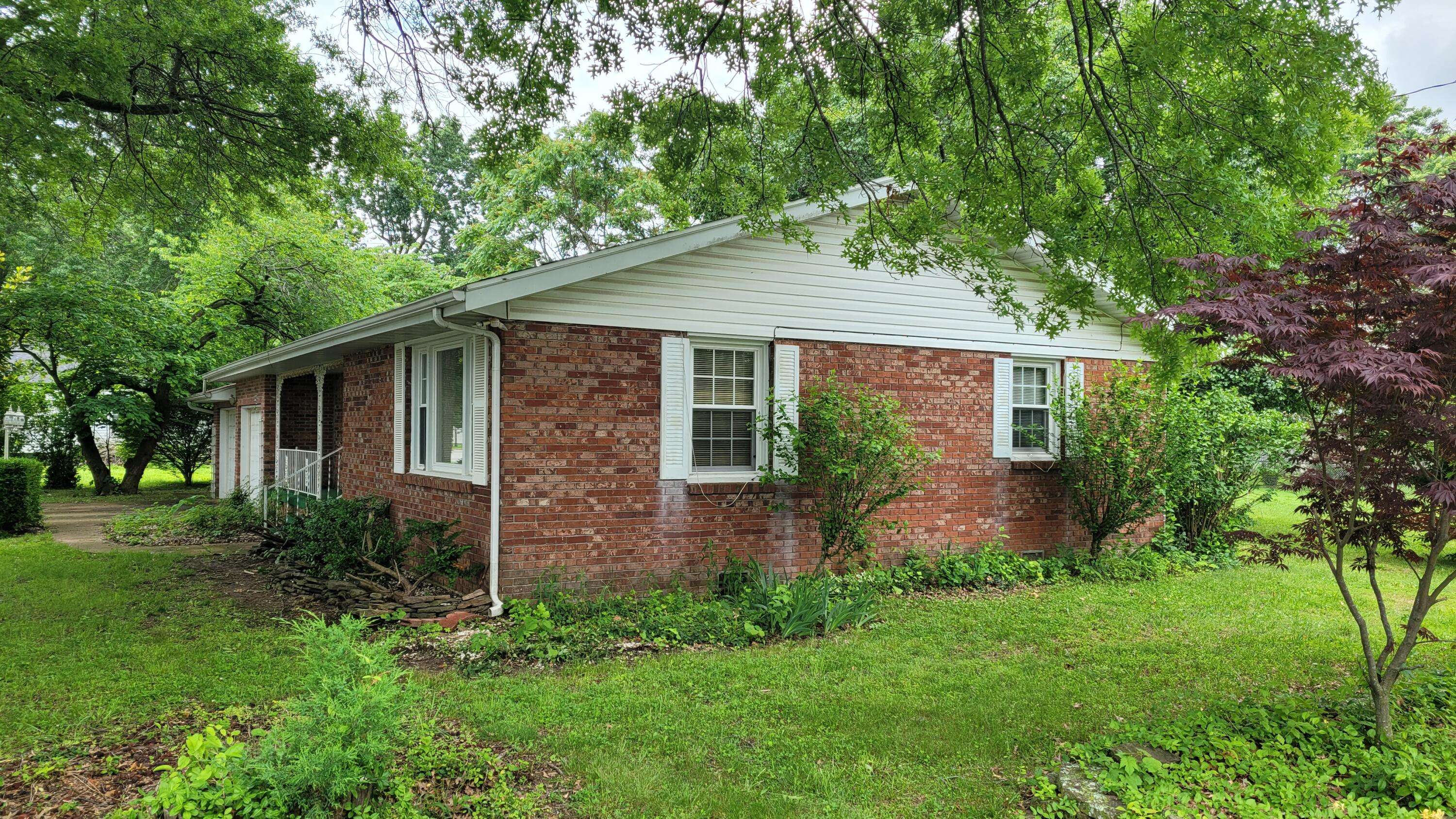 Marshfield, MO 65706,415 N Locust ST