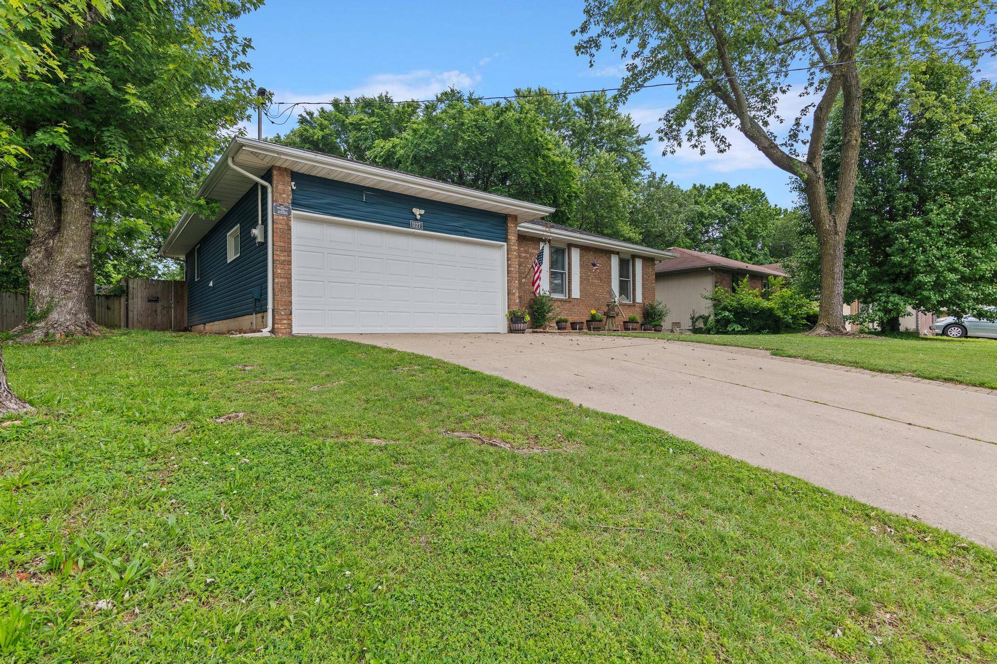 Springfield, MO 65803,1127 E Livingston CT