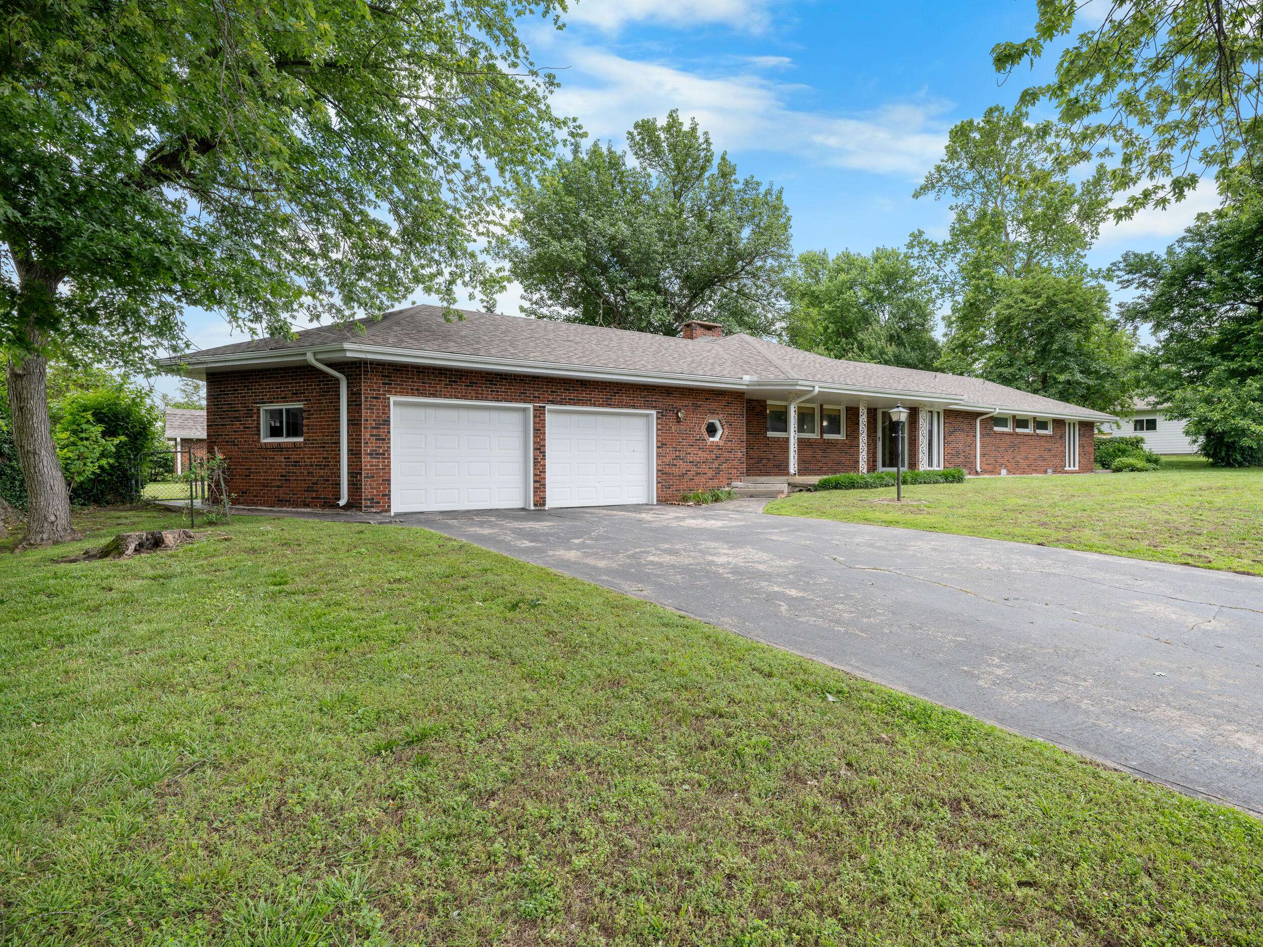 Bolivar, MO 65613,1622 Oakland AVE