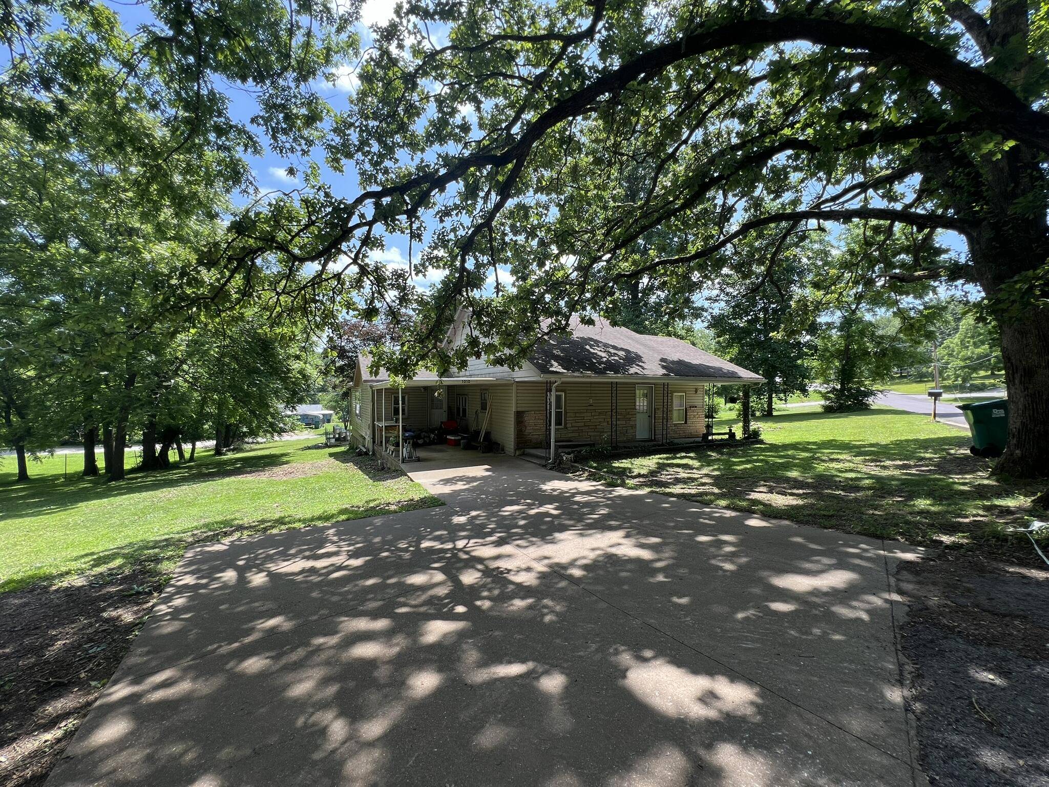 Cabool, MO 65689,1010 Pine ST