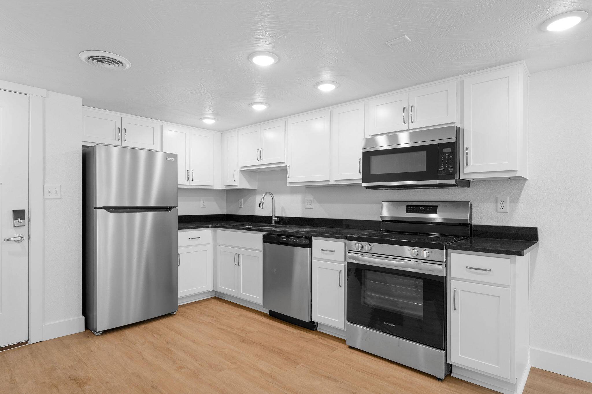 Branson, MO 65616,403 Veterans BLVD #302 (H8)